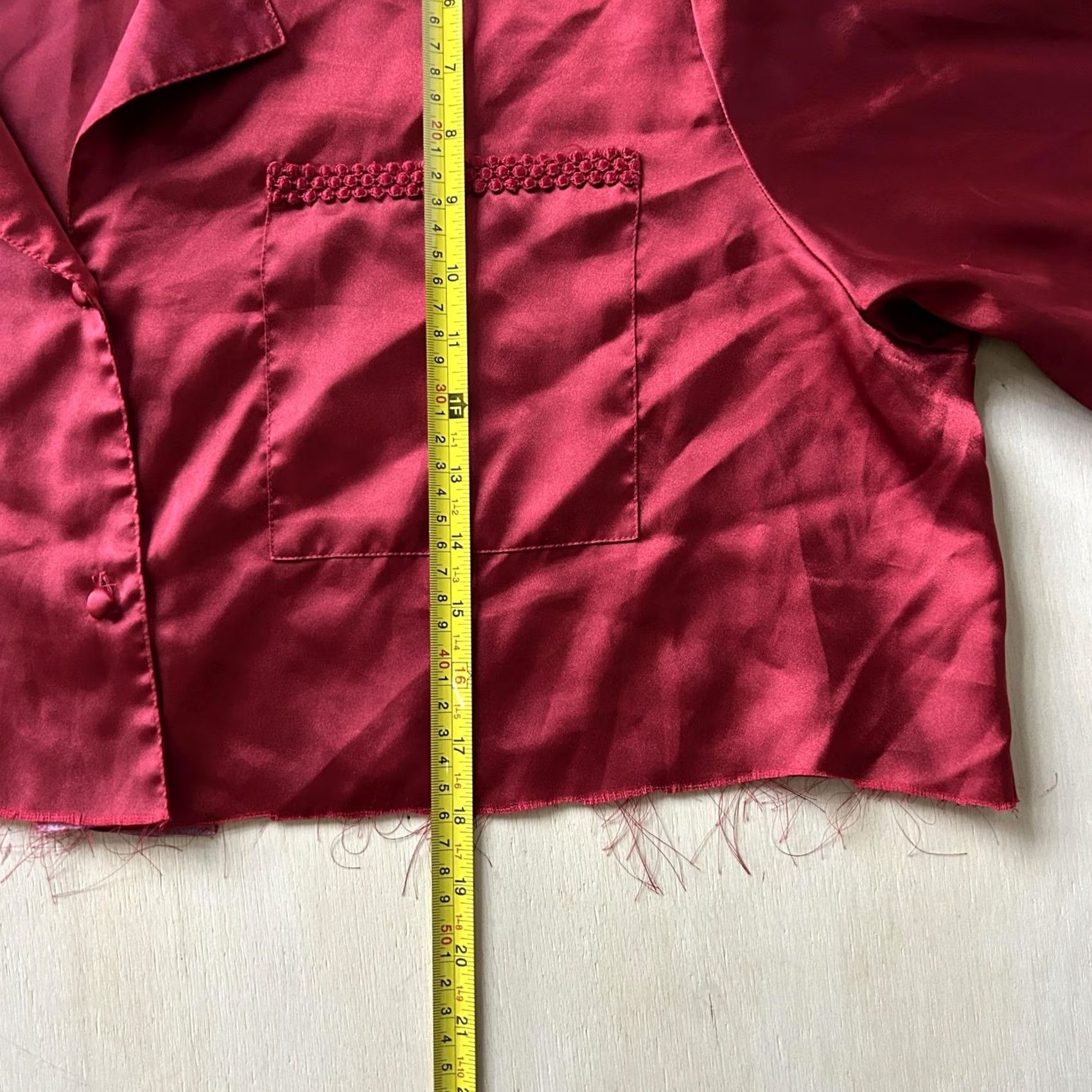 Vintage VINTAGE Mode Pajama Top Womens 1X Plus Red Satin Crochet Collar Button Sleepwear Size XL / US 12-14 / IT 48-50 - 4 Thumbnail