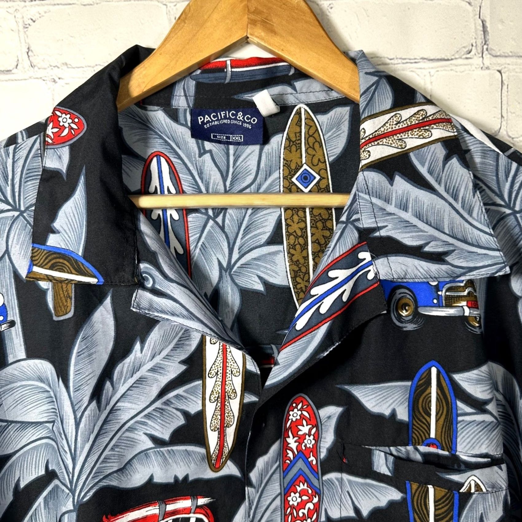CO Pacific & Co Mens XXL Hawaiian Shirt Black Surfboard Woodie Car Tropical Print Shirt Size US XXL / EU 58 / 5 - 2 Thumbnail