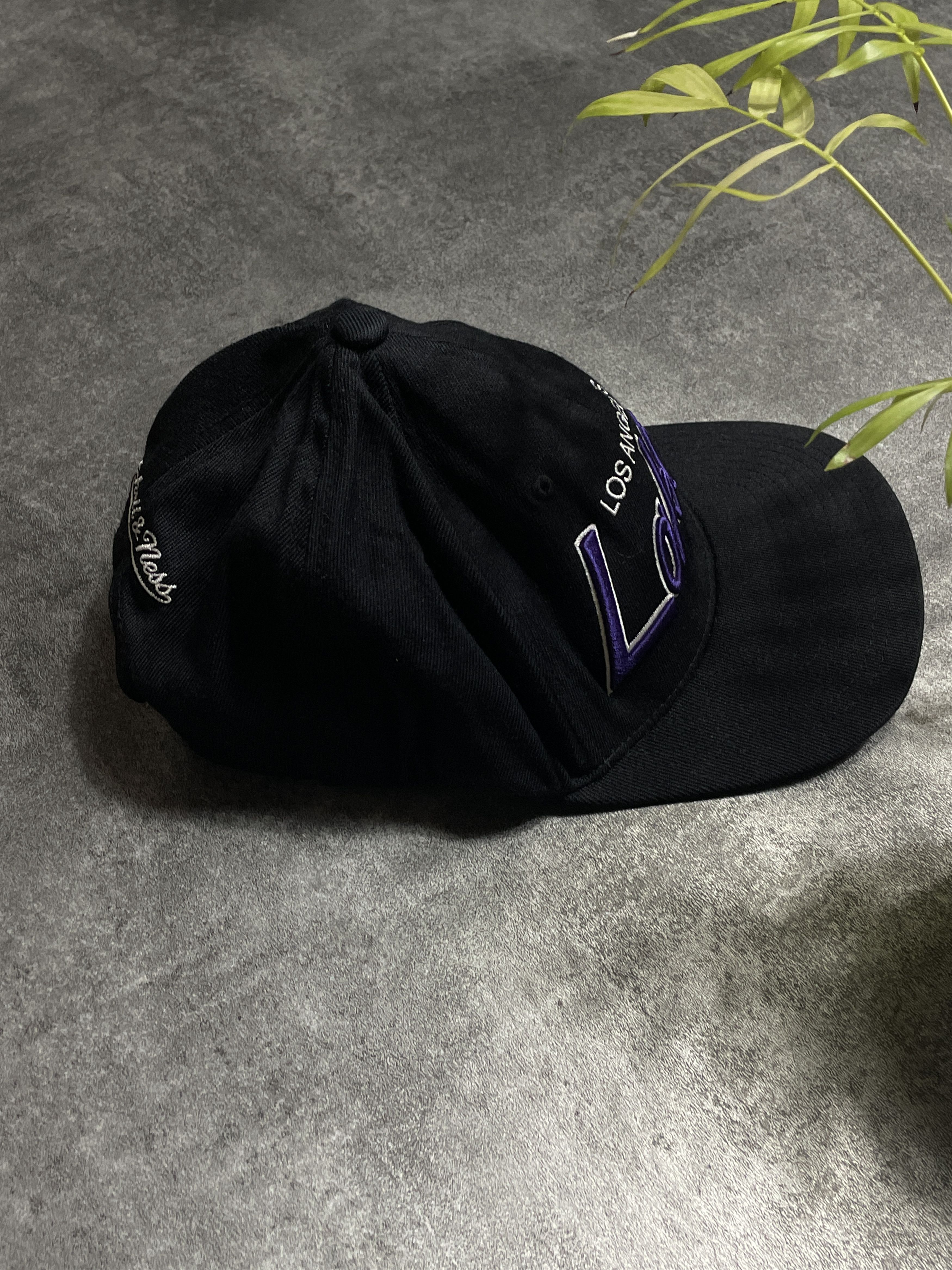 Mitchell & Ness ❗️RARE❗️Lakers Mitchell & Ness Cap Vintage Y2K Wool Size ONE SIZE - 6 Thumbnail
