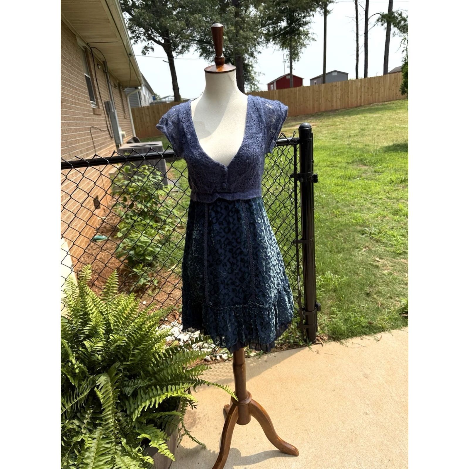 Free People VINTAGE Free People Knit Upper Velvet Lace Blue Green Dress Knee Length Short Sleeve 4 Womens Fit & Flare Blue, Green Velvet Lace Knit Pattern Leaf Size S / US 4 / IT 40 - 6 Thumbnail