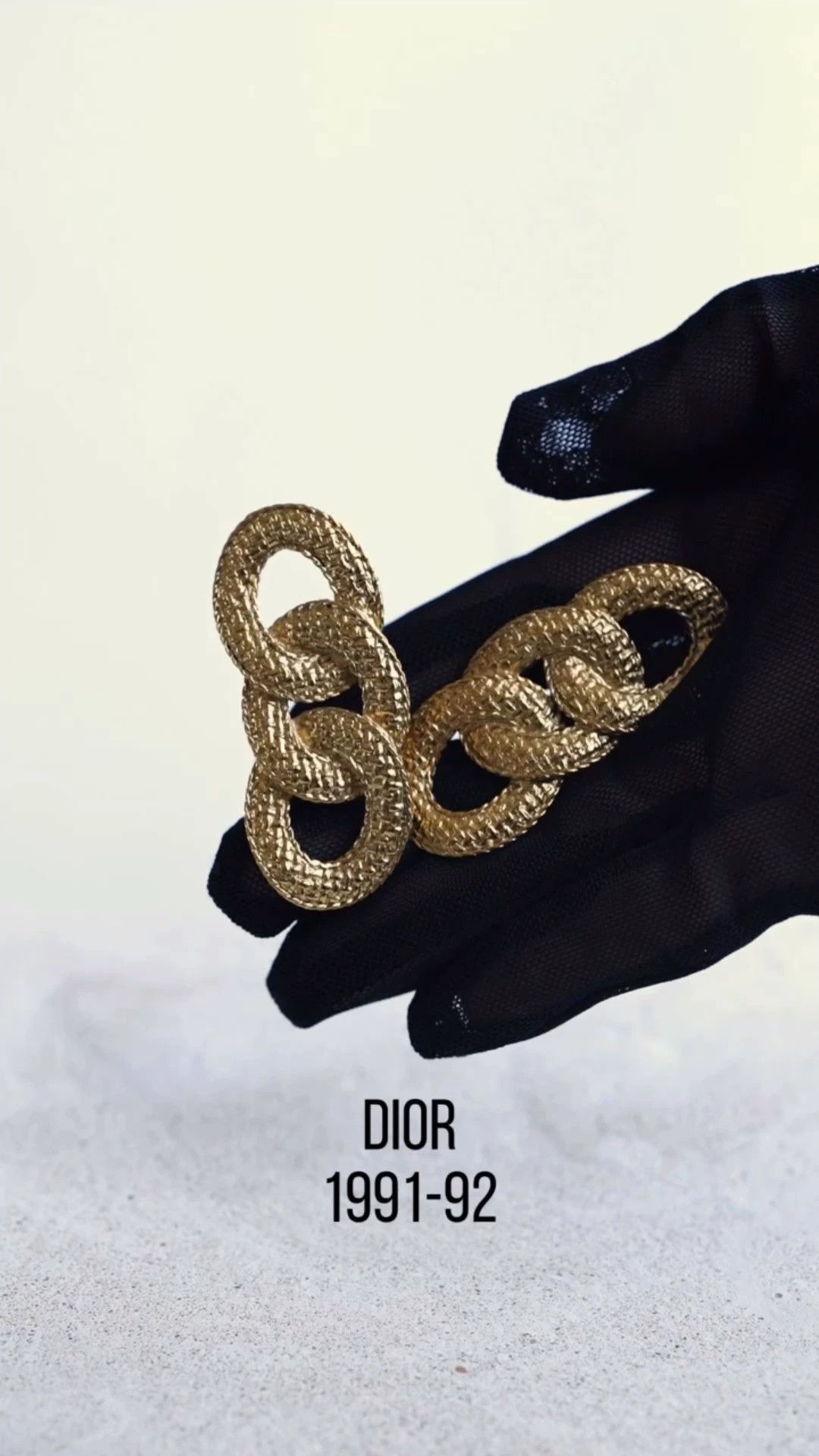 Dior Dior 1991 SS Runway Gold Ring Clasp Ear Clip Size ONE SIZE - 1 Thumbnail