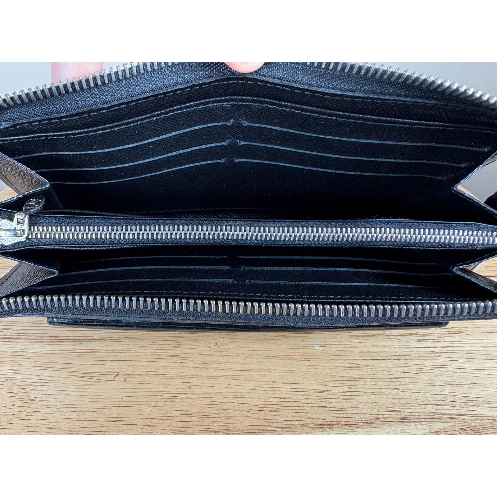 Louis Vuitton Authentic Louis Vuitton Black Epi Astrid Zippy Wallet w/ Box Size ONE SIZE - 6 Thumbnail