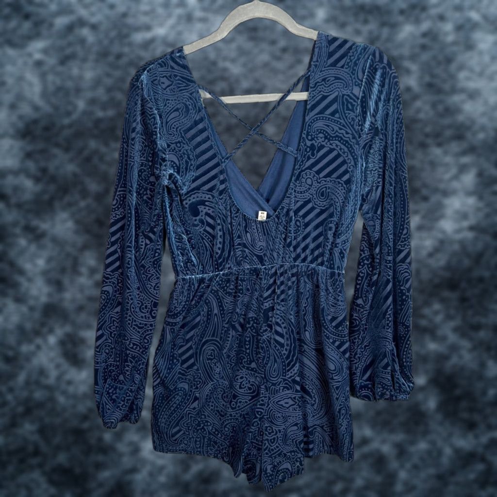 Vintage VINTAGE Anthropologie Ecote Womens XS Blue Paisley Print Long Sleeve Romper Size XS / US 0-2 / IT 36-38 - 1 Thumbnail