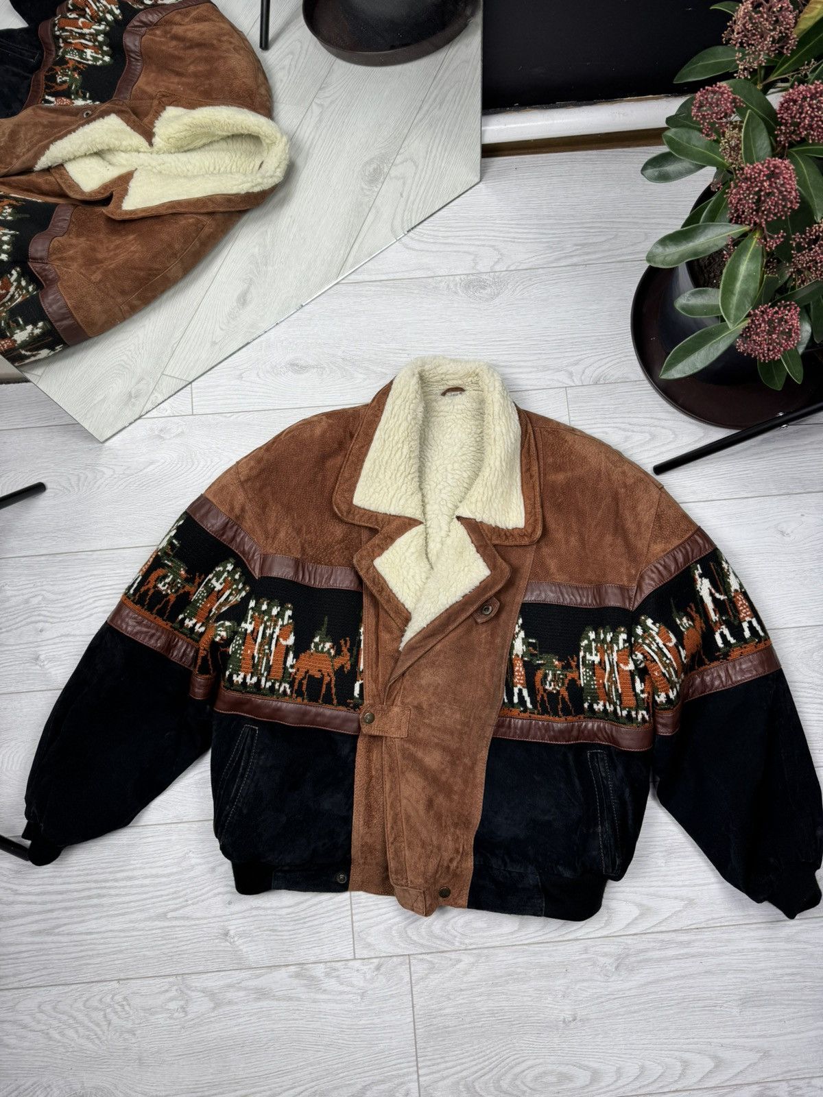 Vintage Vintage Suede Navajo Aztec Shearling Leather Jacket Bomber Size US L / EU 52-54 / 3 - 2 Thumbnail