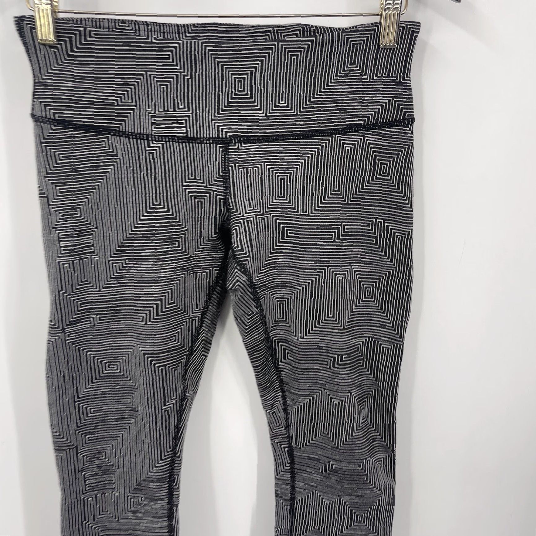 Lululemon Lululemon Wunder Under Crop Pants Womens 6 III Maze Jacquard Leggings Athletic Gray Geometric Cropped Activewear Regular Size 6 Womens Size 28" / US 6 / IT 42 - 3 Thumbnail