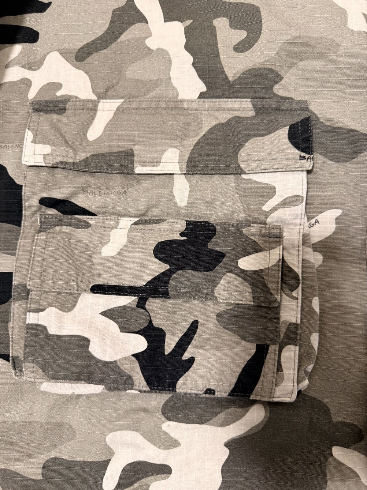 Balenciaga Balenciaga Camo Four Pocket Overshirt Size US L / EU 52-54 / 3 - 5 Thumbnail