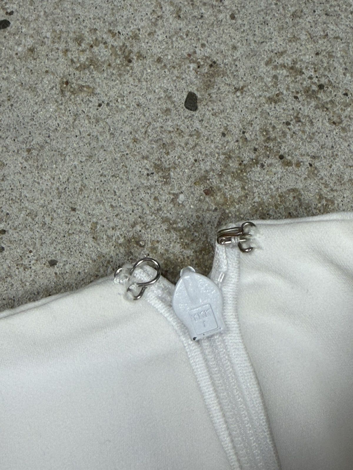 Gucci Gucci 2005 White Mini Skirt Belted Gold Logo Emblished Size 28" / US 6 / IT 42 - 8 Thumbnail