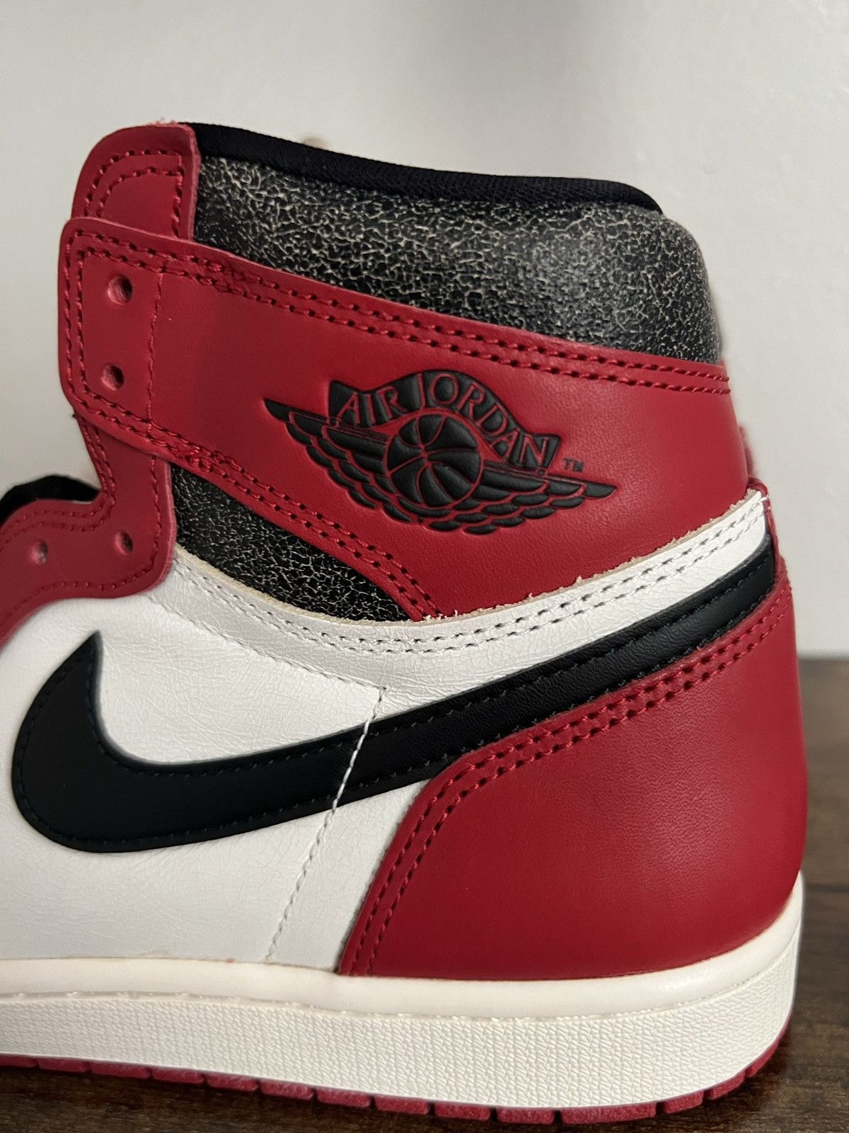 Jordan Brand Jordan 1 Retro High OG Chicago Lost and Found 10 Size US 10 / EU 43 - 6 Thumbnail