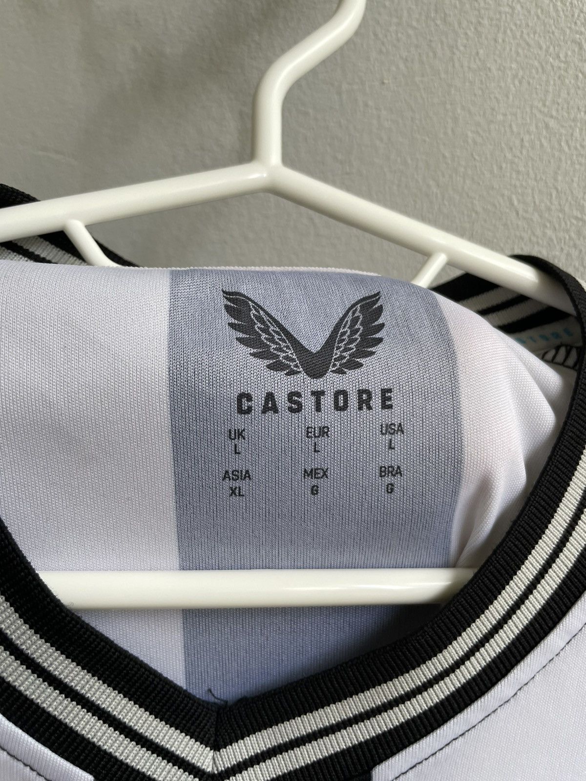 Castore NewCastle United 2023 2024 Home Football Shirt Soccer Jersey Size US L / EU 52-54 / 3 - 11 Thumbnail