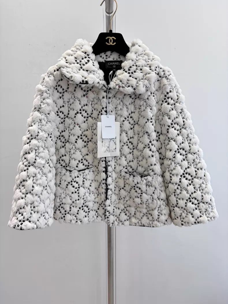 Chanel Chanel Ski series sequin plush coat Size XXS / US 00 / IT 34 - 1 Thumbnail