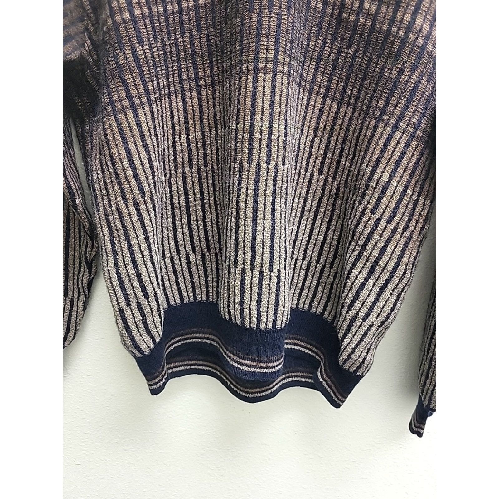 Vintage VINTAGE Bachrach Sweater Men Pullover Wool Blend Blue Brown Geometric V-Neck Medium M, 90s Outdoor Wool, Breathable, Italy Size US M / EU 48-50 / 2 - 5 Thumbnail