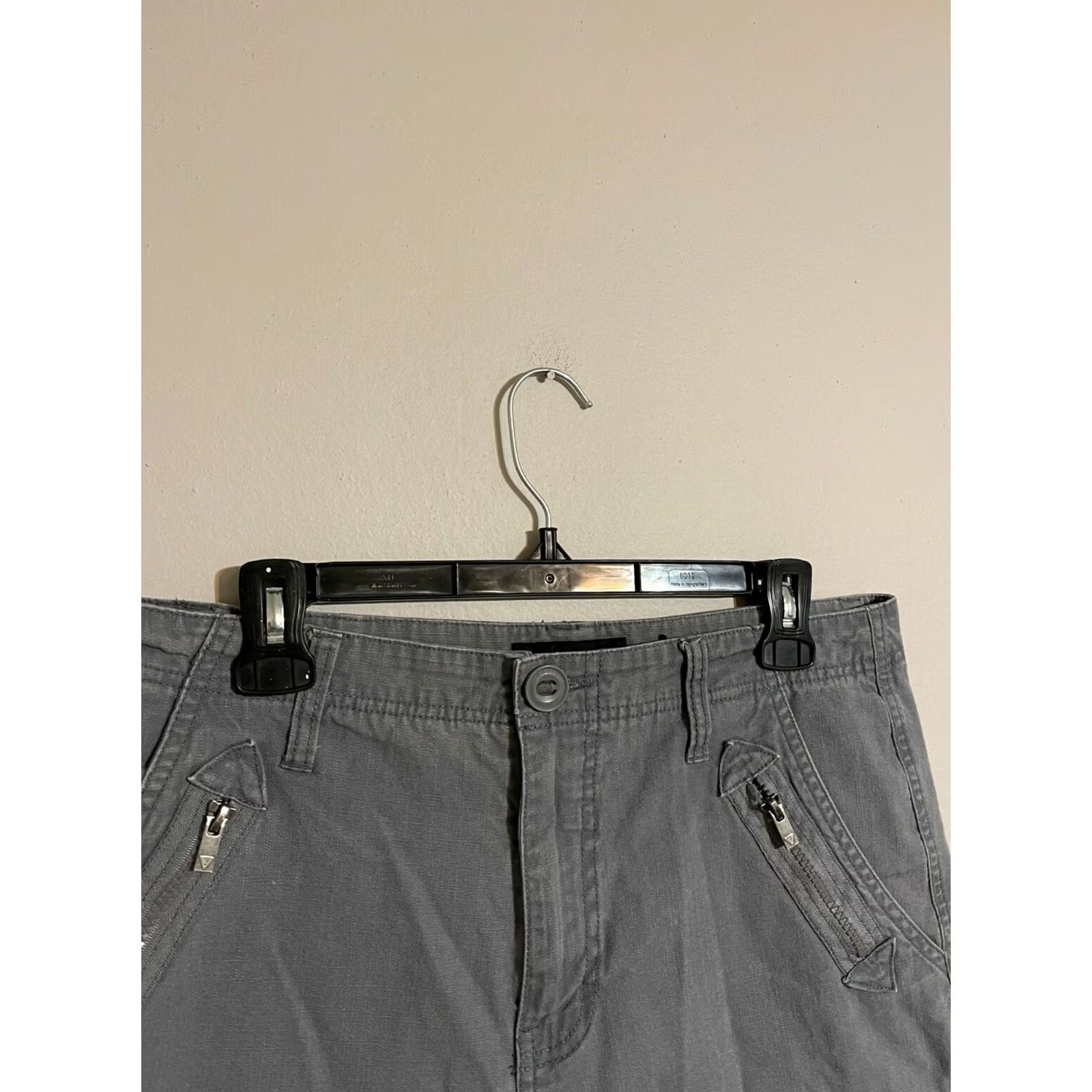 Guess GUESS Gray Flat Front Cotton Zipper Pockets Cargo Casual Shorts Men's 32 Size US 34 / EU 50 - 2 Thumbnail
