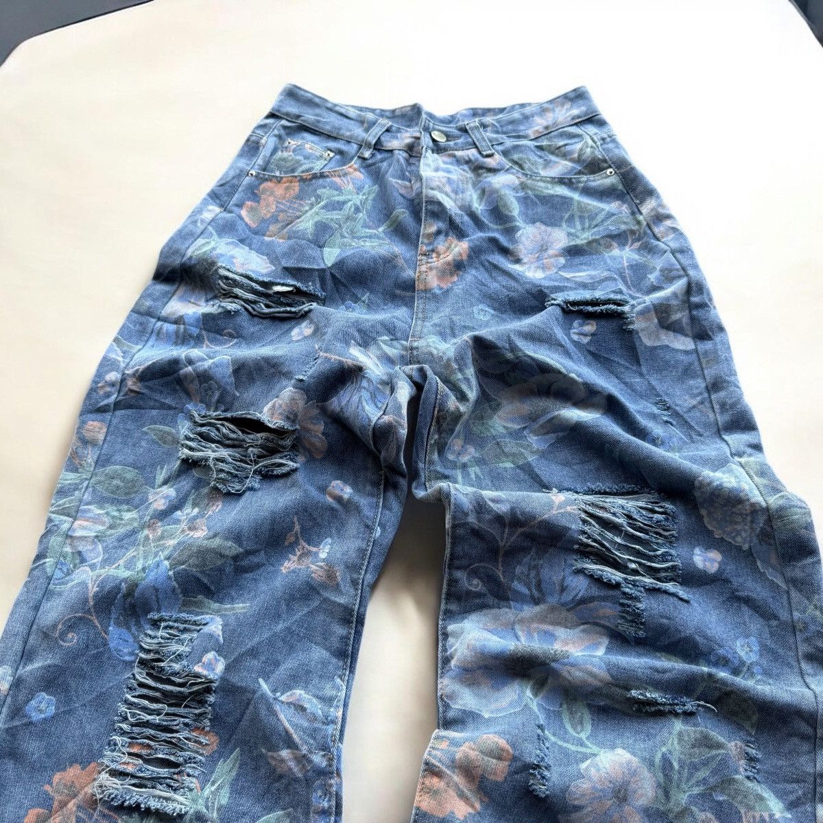 Japanese Brand ☀️HIGH WAISTED FLORAL DISTRESSED BAGGY JEANS Size US 30 / EU 46 - 4 Thumbnail