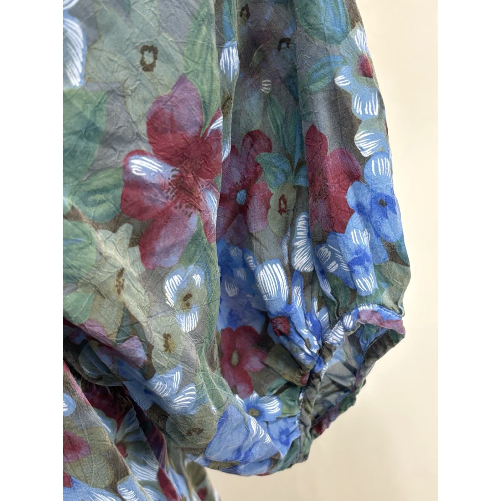 VINTAGE Tianello Women's Tunic Top Shirt Medium Blue Floral Short Sleeve Puff Sleeve Scoop Neck Rayon Made USA Womens