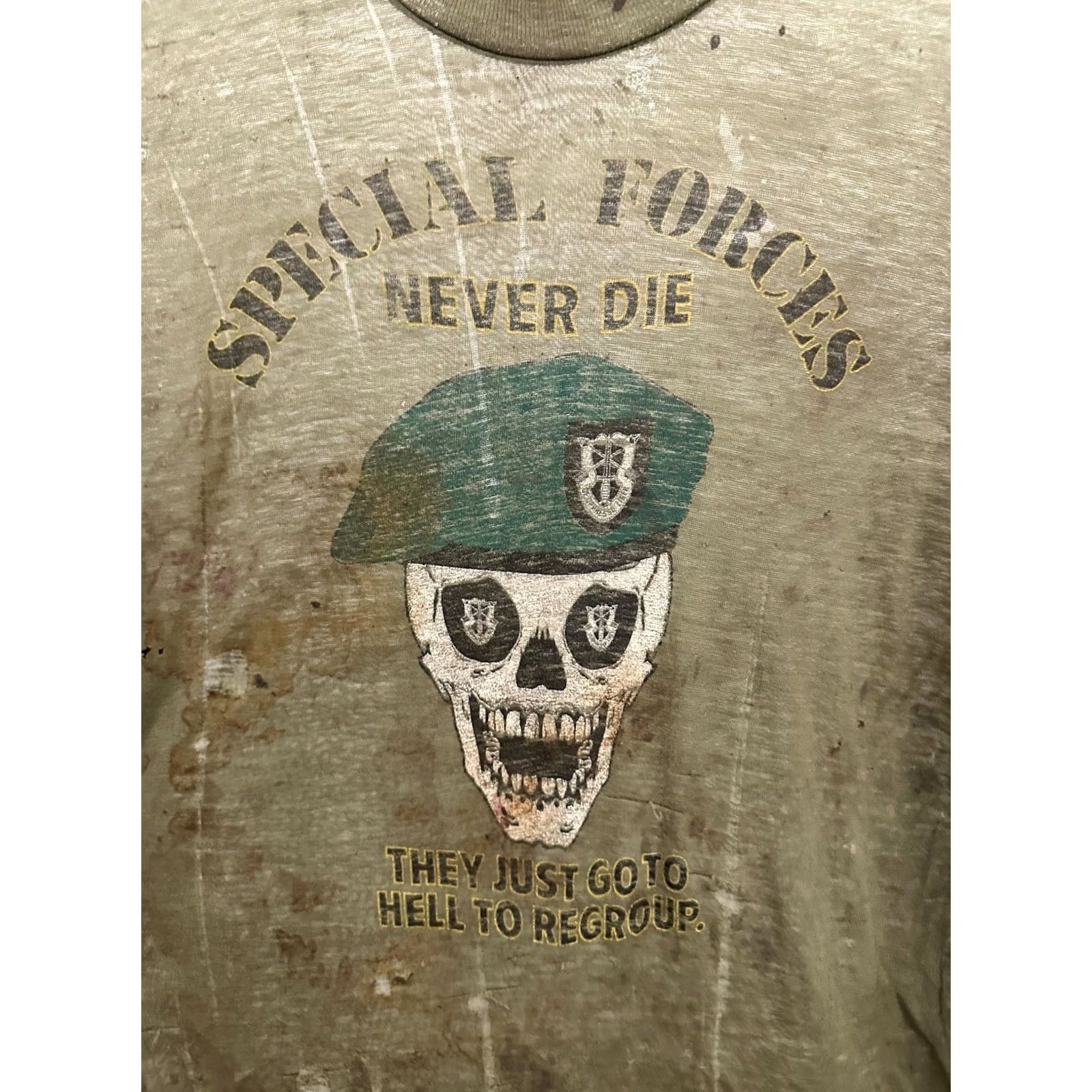 Vintage VTG 80s Special Forces Never Dies Goes To Hell Paper Thin Thrashed T-Shirt L Green Military Distressed Mens Shirt Size US L / EU 52-54 / 3 - 3 Thumbnail