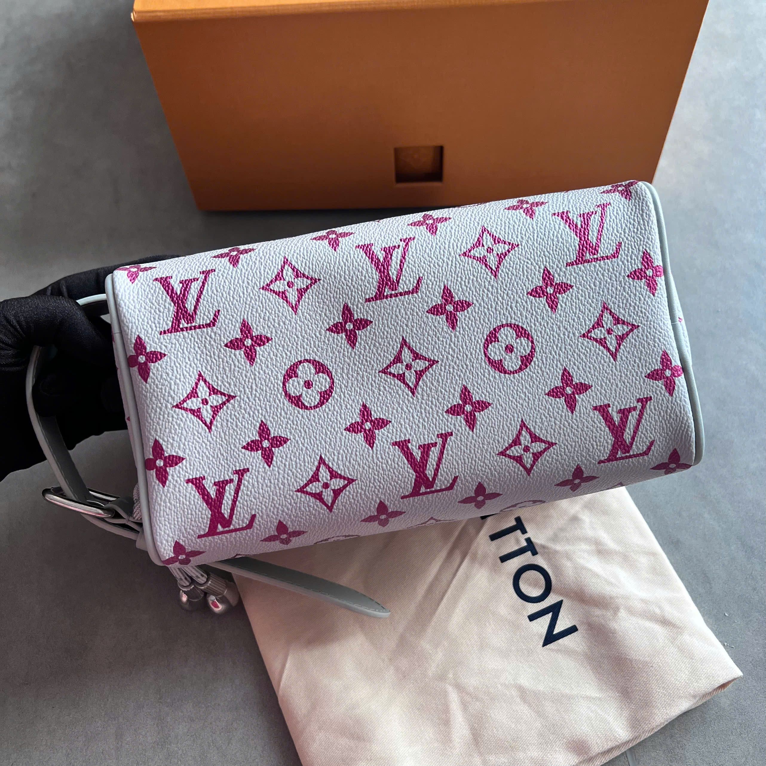 Louis Vuitton LOUIS VUITTON M14034 LOCKER DOPP KIT Size ONE SIZE - 5 Thumbnail