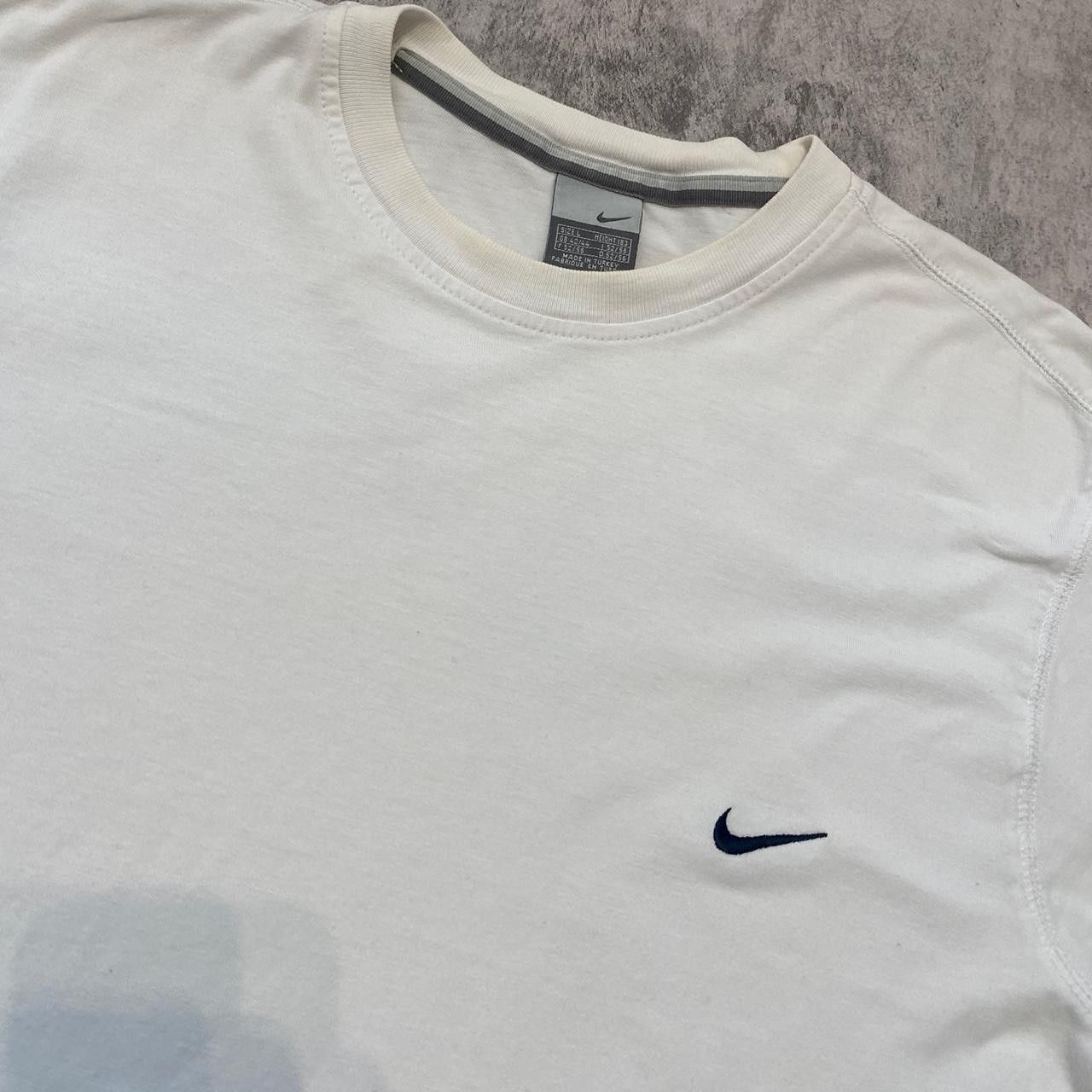 Nike 2000s y2k Nike white t-shirt with embroidered logo Size US L / EU 52-54 / 3 - 3 Thumbnail