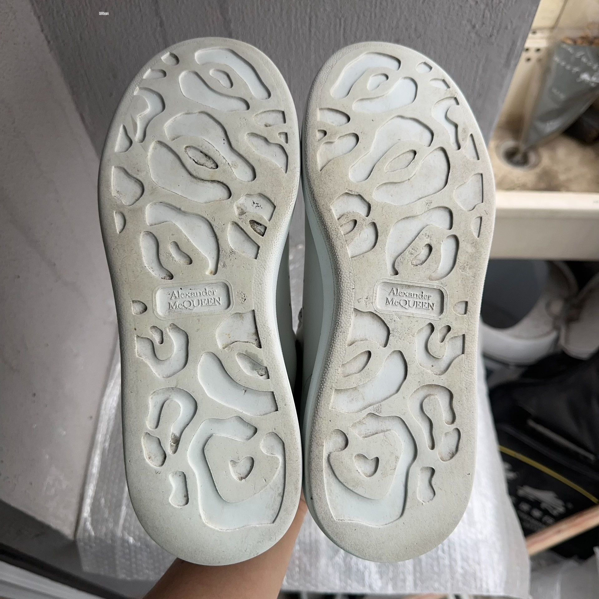 Alexander McQueen Alexander McQueen White Sneakers Size US 8 / EU 41 - 7 Thumbnail