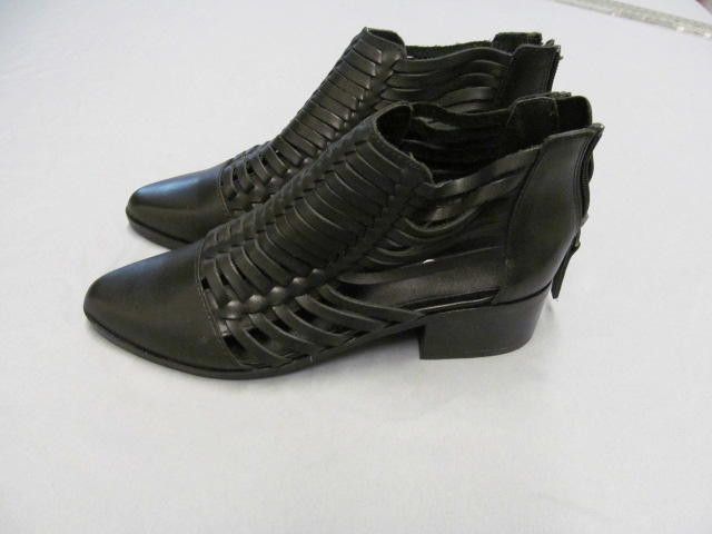 Treasure & Bond Treasure and Bond Black Heeled Ankle Boots with Zip Closure Size US 5.5 / IT 35.5 - 3 Thumbnail