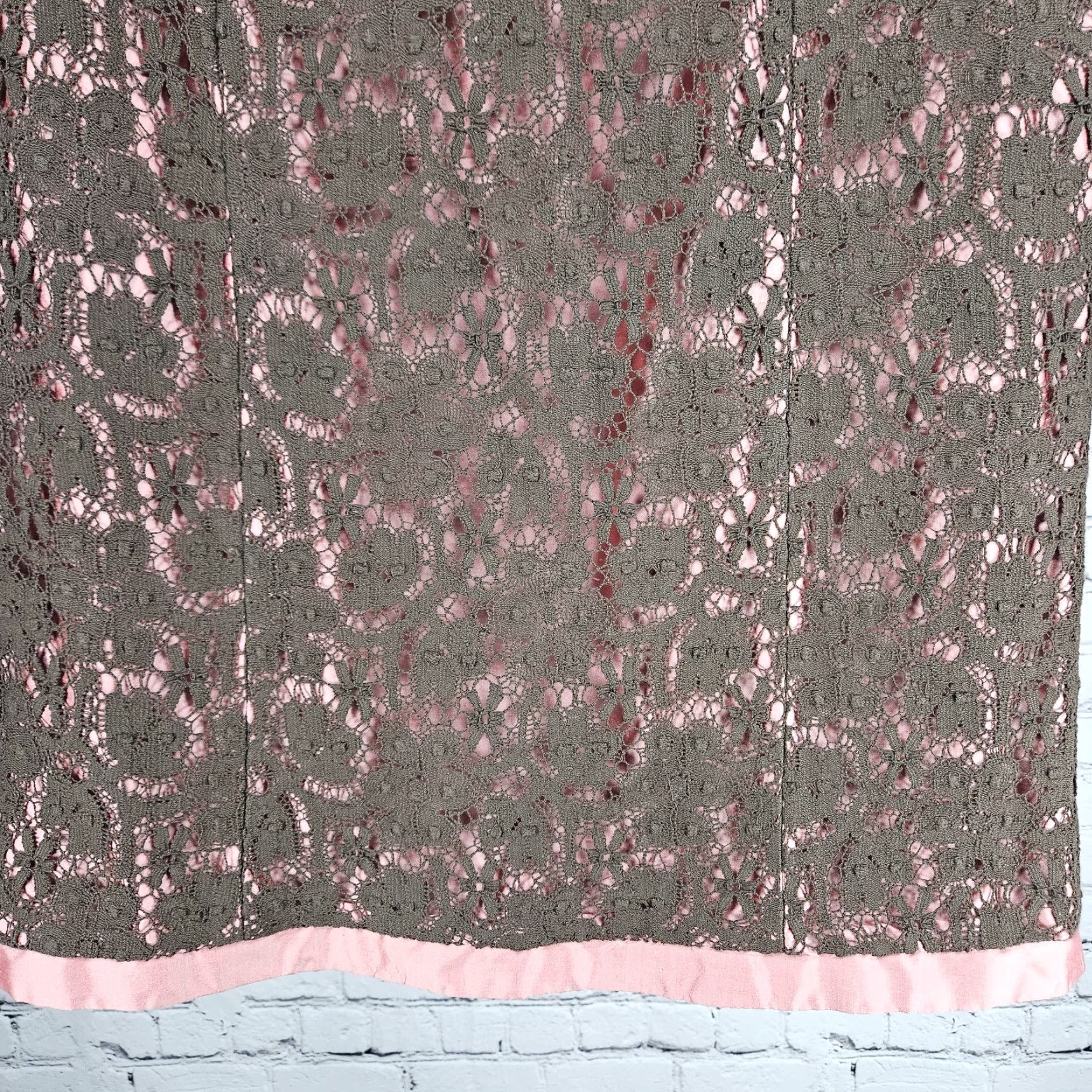 Pinko VINTAGE Harold's Skirt Pencil Knee Length Silk Crochet Lace Overlay Pink 8 Women's Boho 90s Netural? Size 30" / US 8 / IT 44 - 6 Thumbnail