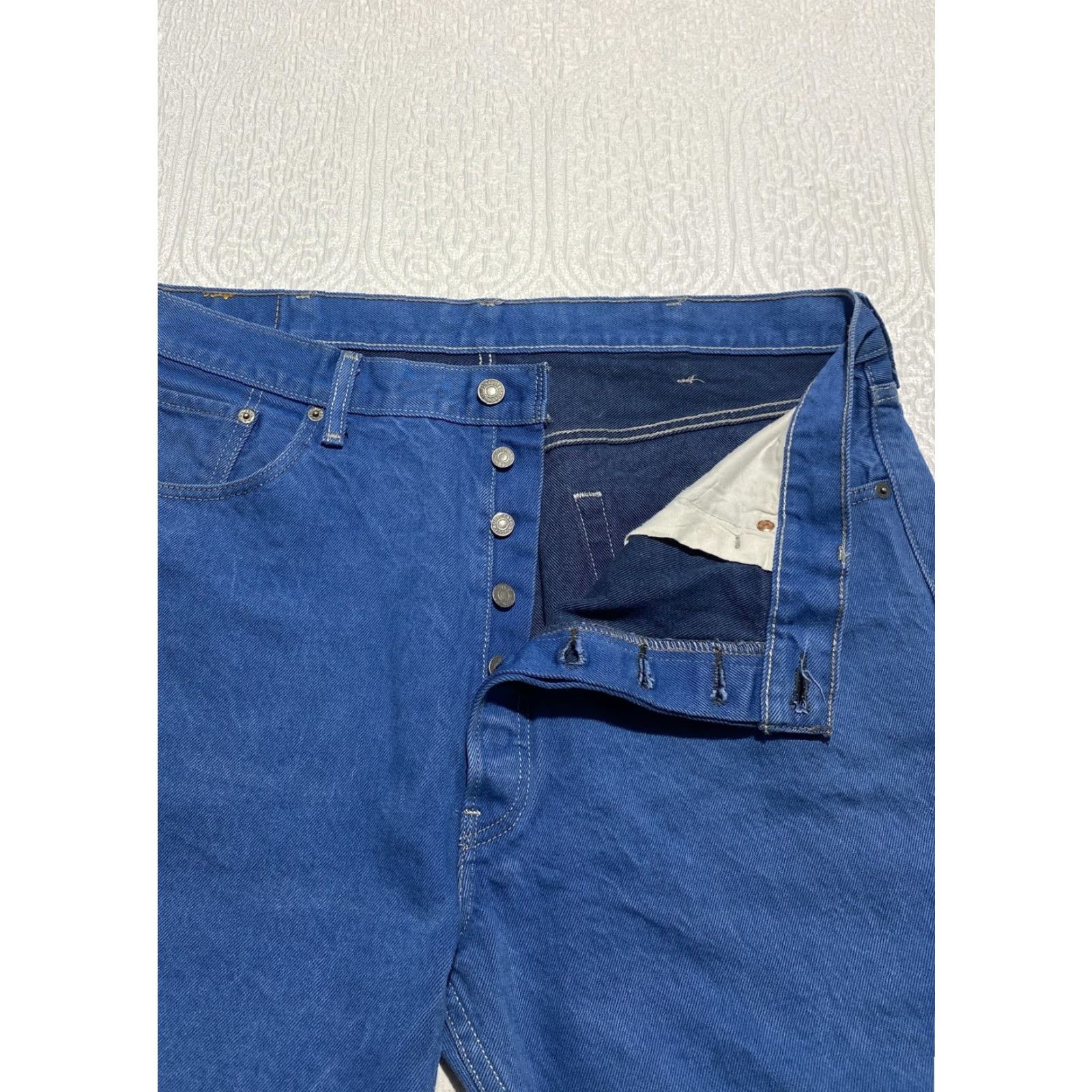 Levi's VINTAGE Levis 501 Jeans Mens 38x30 Blue Denim Straight Leg Button Fly Classic Fit Pants Size US 38 / EU 54 - 2 Thumbnail