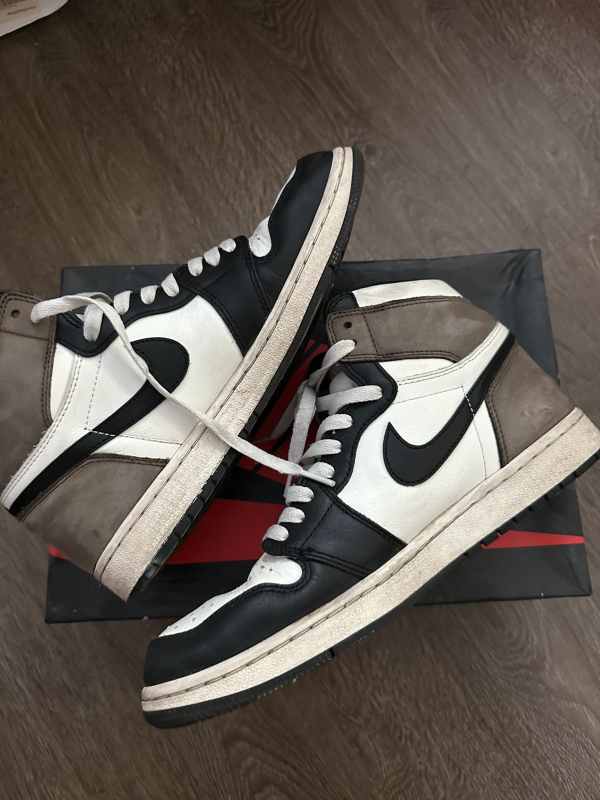 Jordan Brand × Nike Jordan 1 High OG Mocha Size US 10 / EU 43 - 3 Thumbnail