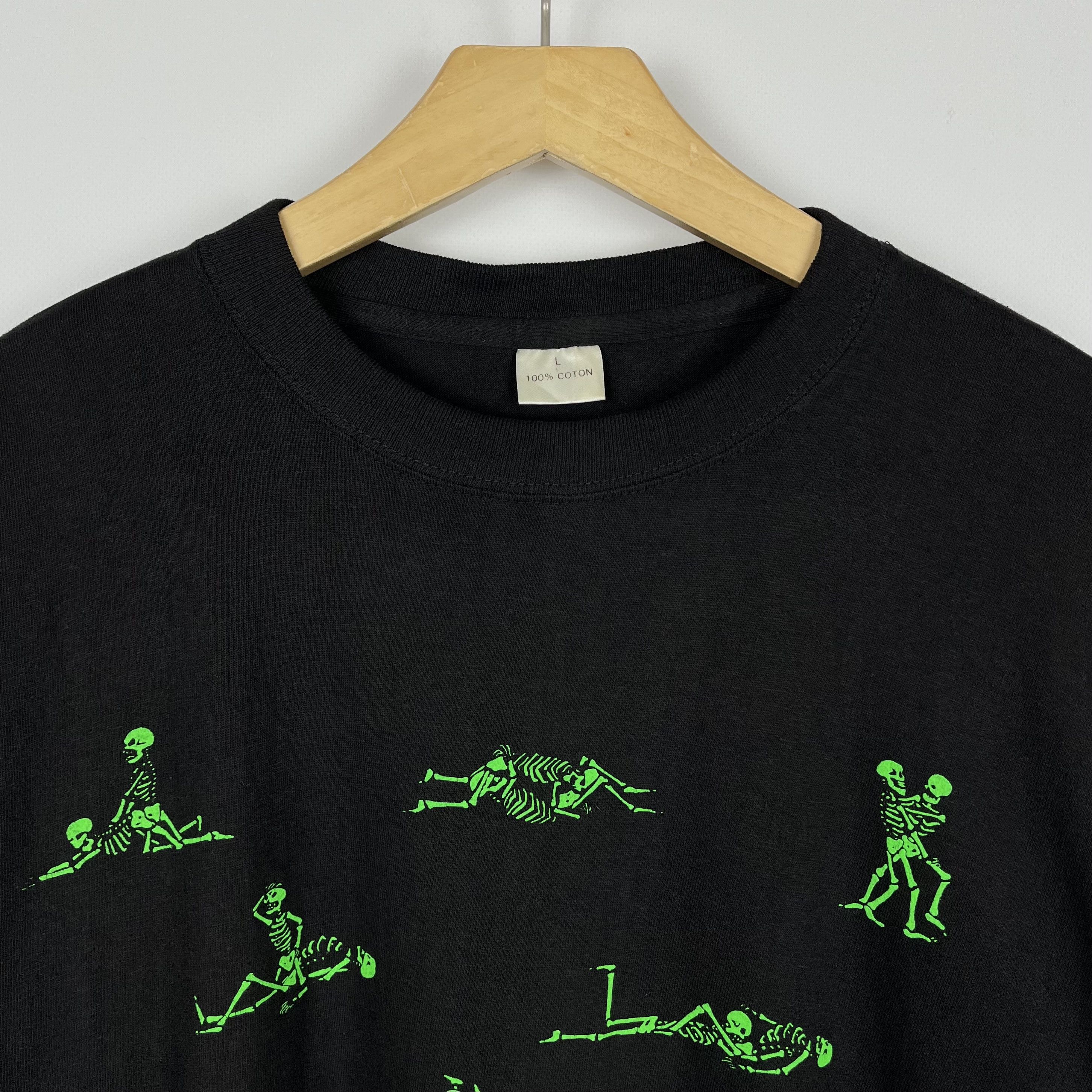 Vintage Vintage Bone In Love Sex Adult Humor T Shirt 90’s Size US L / EU 52-54 / 3 - 6 Thumbnail