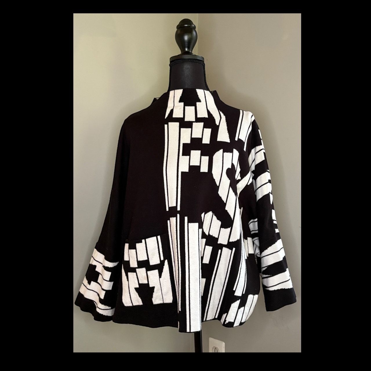 Nordstrom Black and White Schitz Creek Graphic Turtleneck Sweater Size L / US 10 / IT 46 - 3 Thumbnail