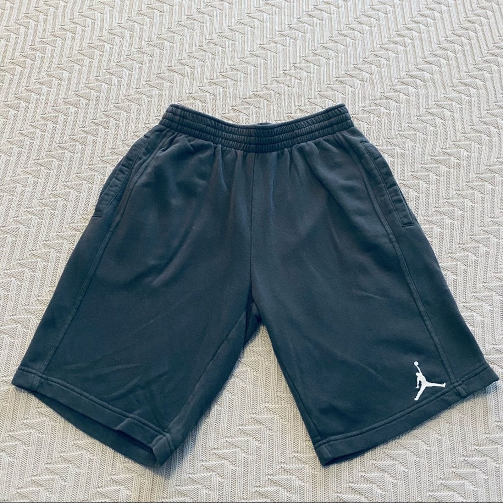 Nike Nike gray AirJordan basketball shorts Size US 34 / EU 50 - 1 Thumbnail