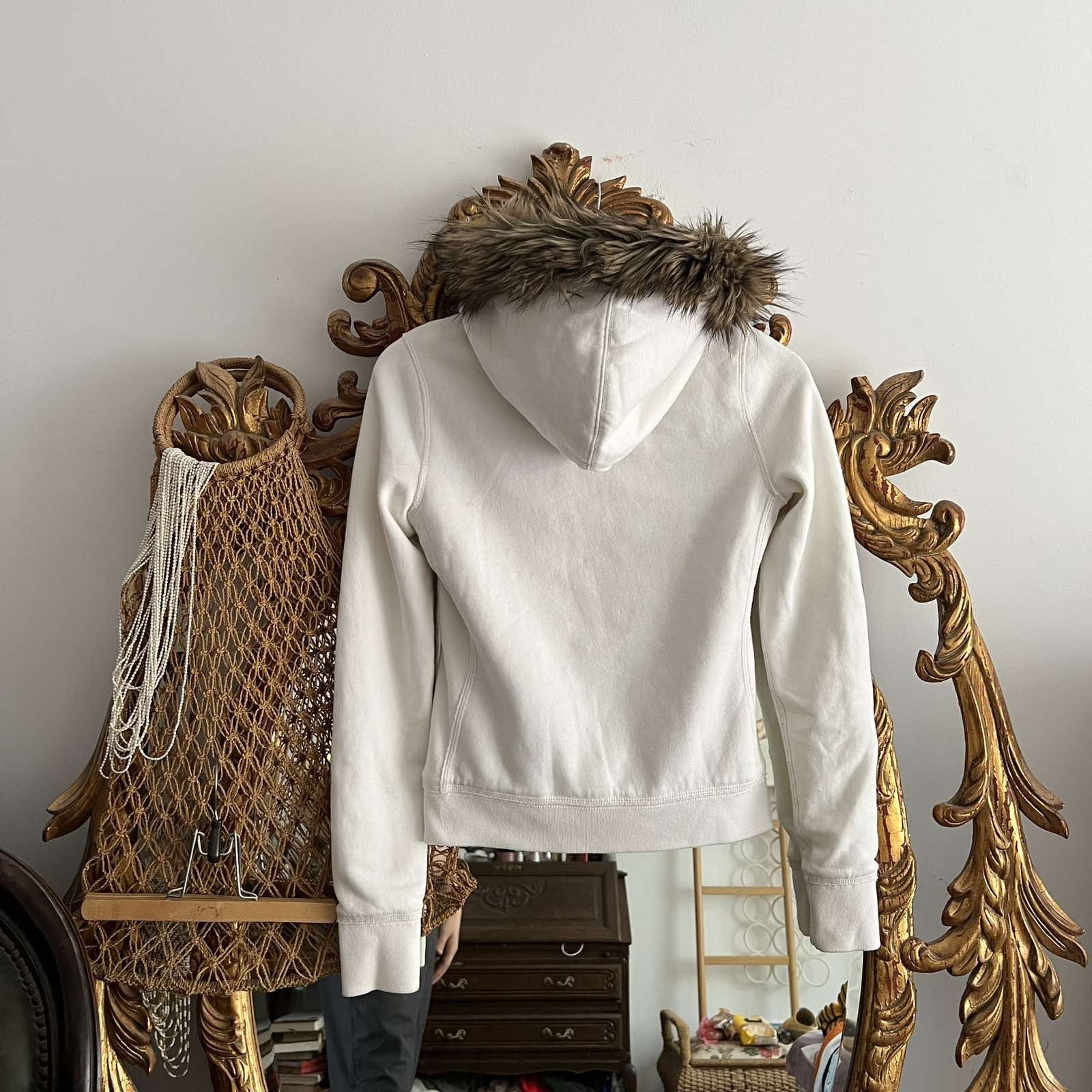 Abercrombie & Fitch Abercrombie & Fitch navy zip up hoodie with fur hood Size S / US 4 / IT 40 - 2 Thumbnail