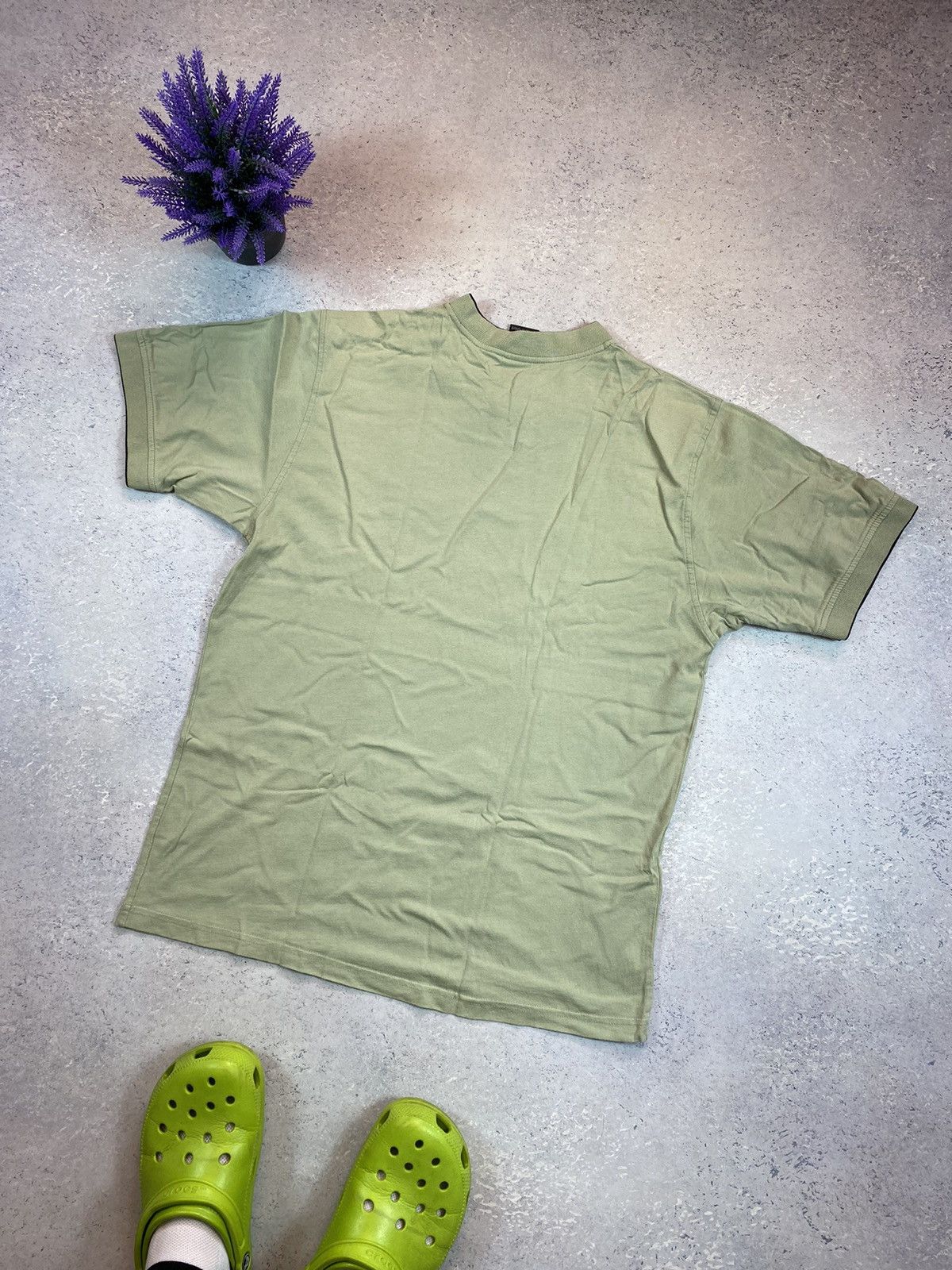 Nike × Vintage Vintage Nike Men’s Green T-Shirt With Mini Centre Logo Size US L / EU 52-54 / 3 - 4 Thumbnail