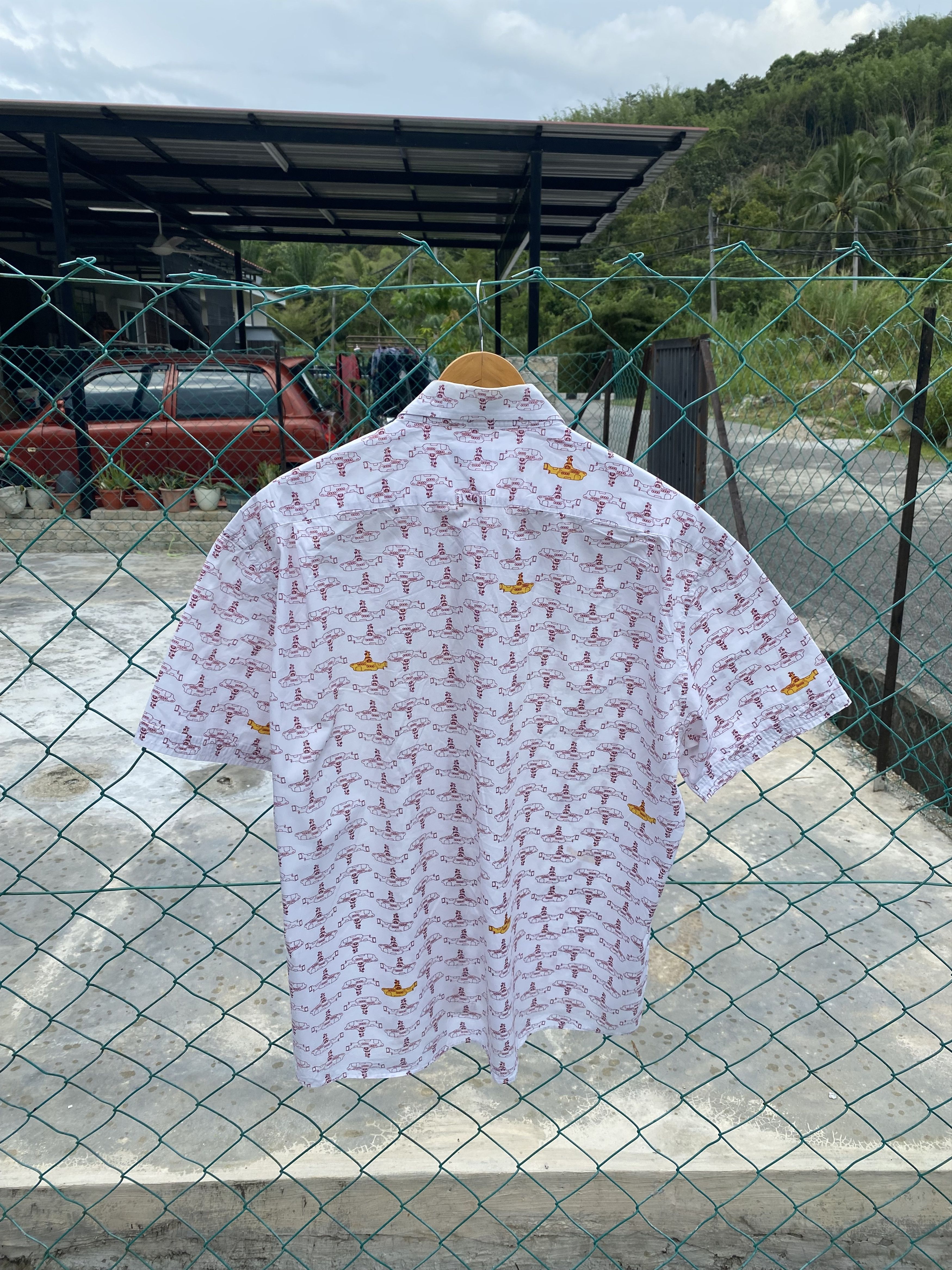 Ben Sherman 2003 Ben Sherman Full printed A Yellow Submarine Product. Size US XL / EU 56 / 4 - 2 Thumbnail