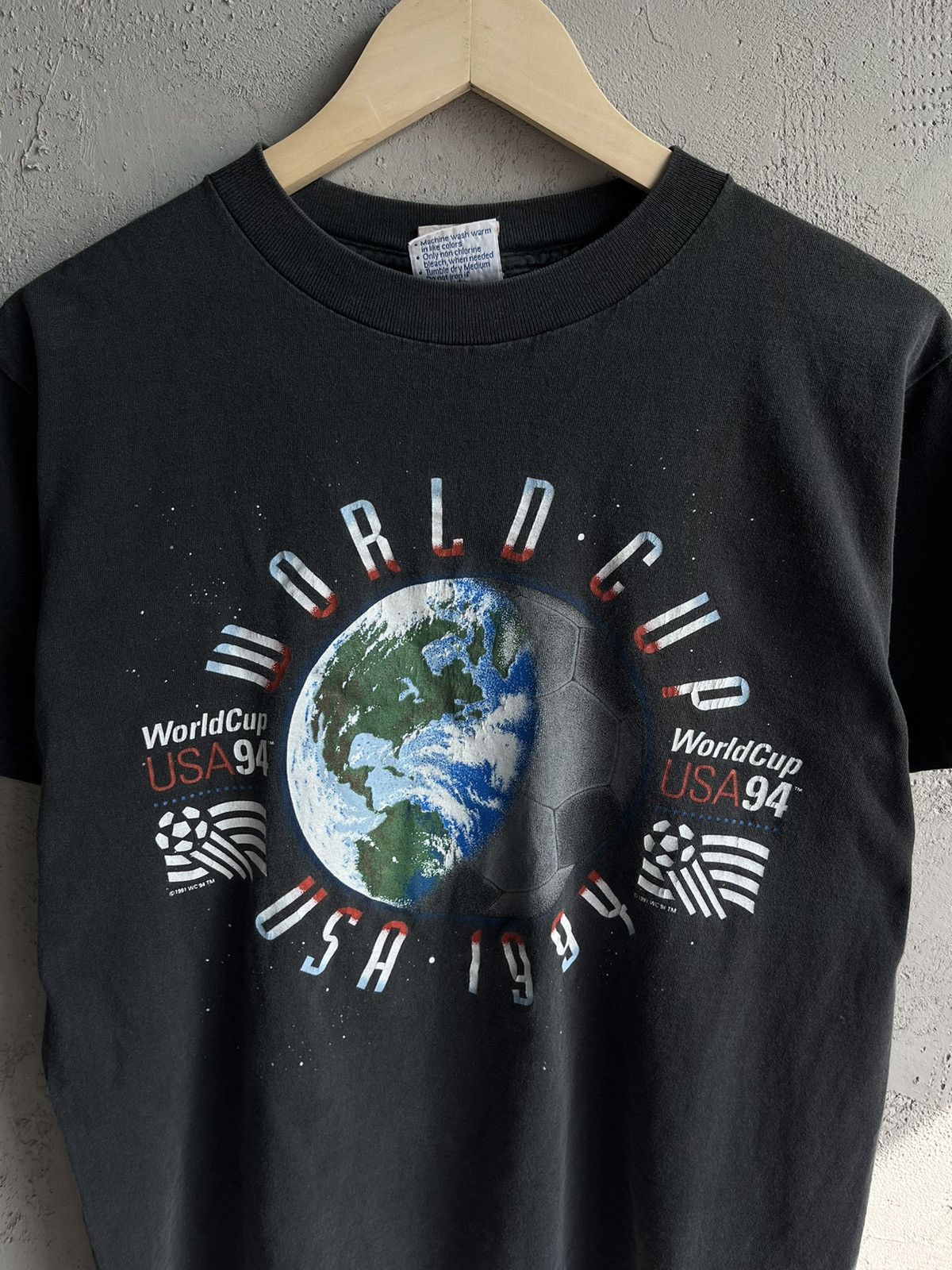 Vintage Vintage 1994 World Cup USA Football Soccer Logo T Shirt Size US M / EU 48-50 / 2 - 2 Thumbnail