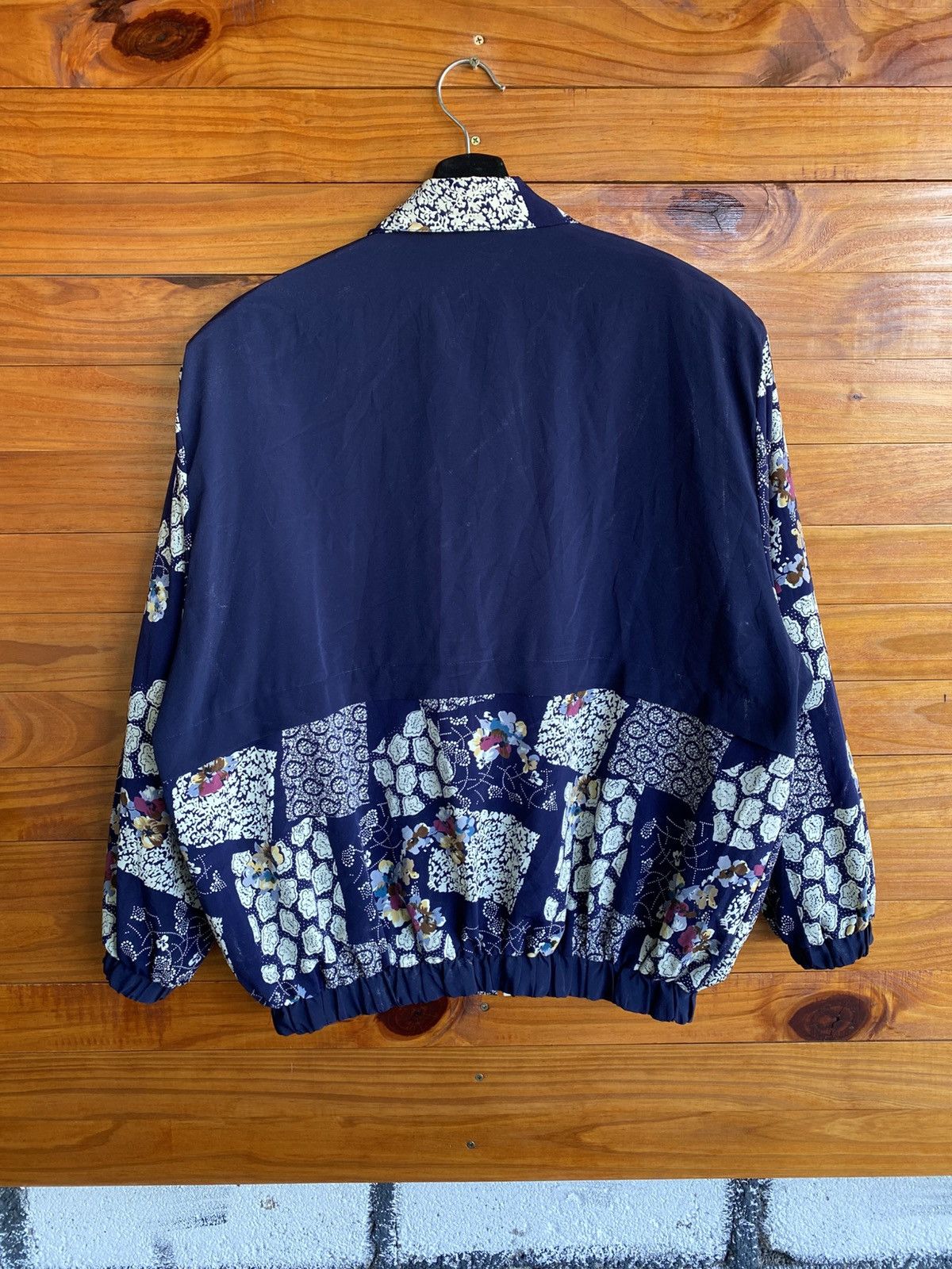 Vintage Vintage Japanese Patchwork Floral Print Windbreaker Jacket Size US L / EU 52-54 / 3 - 8 Thumbnail