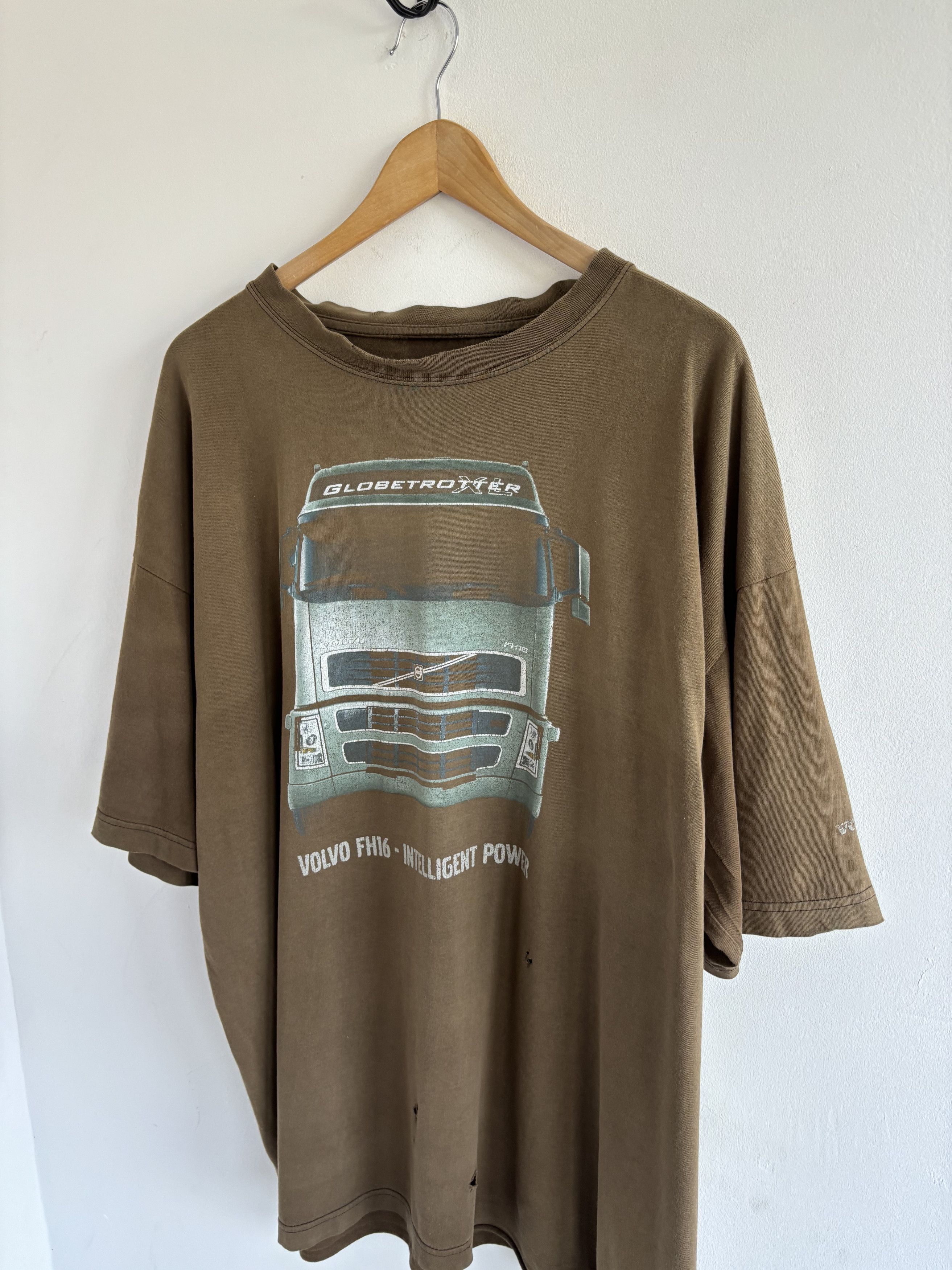 Vintage Vintage Volvo FH16 Truck Faded Oversized Tee Size US XXL / EU 58 / 5 - 3 Thumbnail