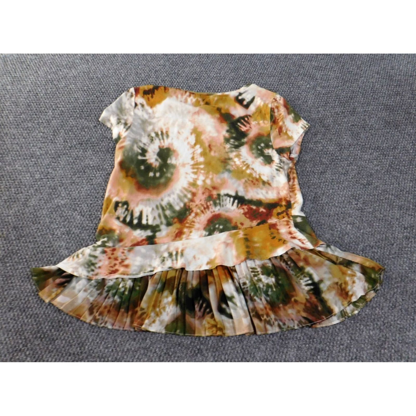 Vintage Simply Vera Vera Wang Blouse Shirt Green Small Womens Crew Neck Short Sleeve Knit Polyester Ruffle Stretch Pullover Casual Classic Modern Size S / US 4 / IT 40 - 7 Thumbnail