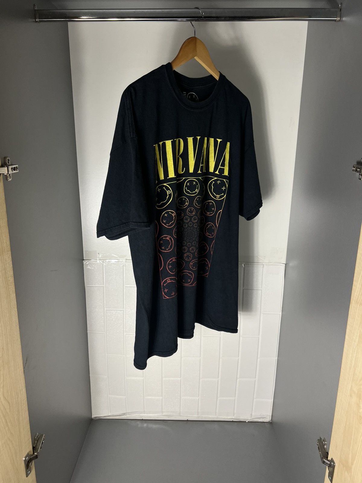 Band Tees VINTAGE NIRVANA KURT COBAIN SMILE ROCK T-SHIRT MRTAL Y2K 90s Size US XL / EU 56 / 4 - 5 Thumbnail