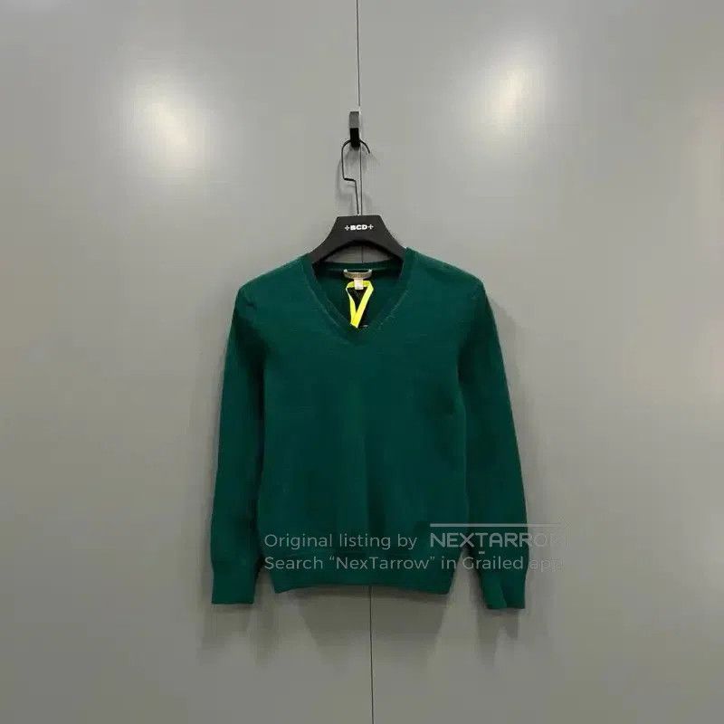 Burberry Burberry Green Wool V-Neck Sweater for Women. Size M / US 6-8 / IT 42-44 - 1 Thumbnail