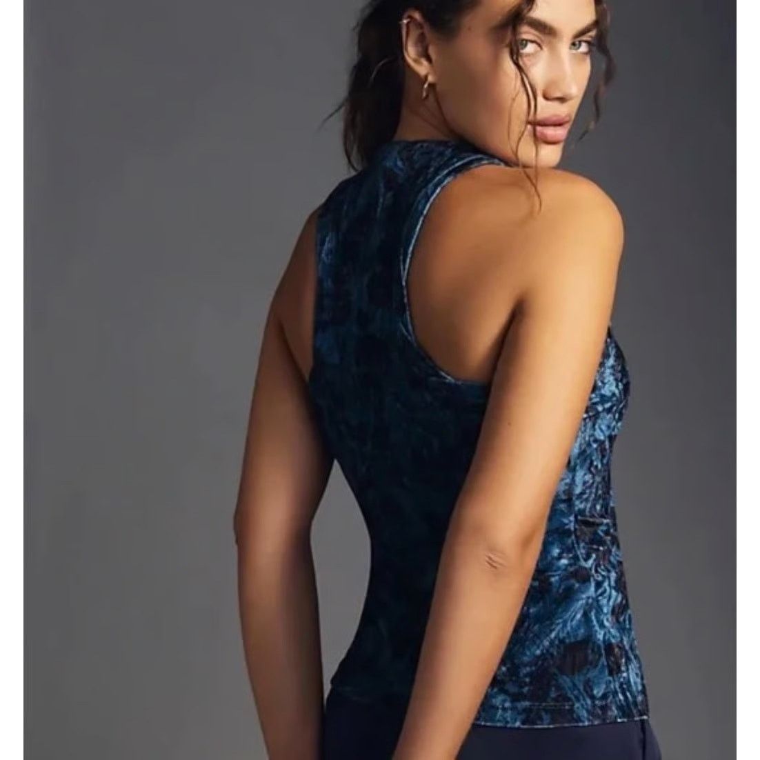 Anthropologie Anthropologie Pilcro NWT Blue Floral Velvet Tank Top SZ S Size S / US 4 / IT 40 - 2 Thumbnail