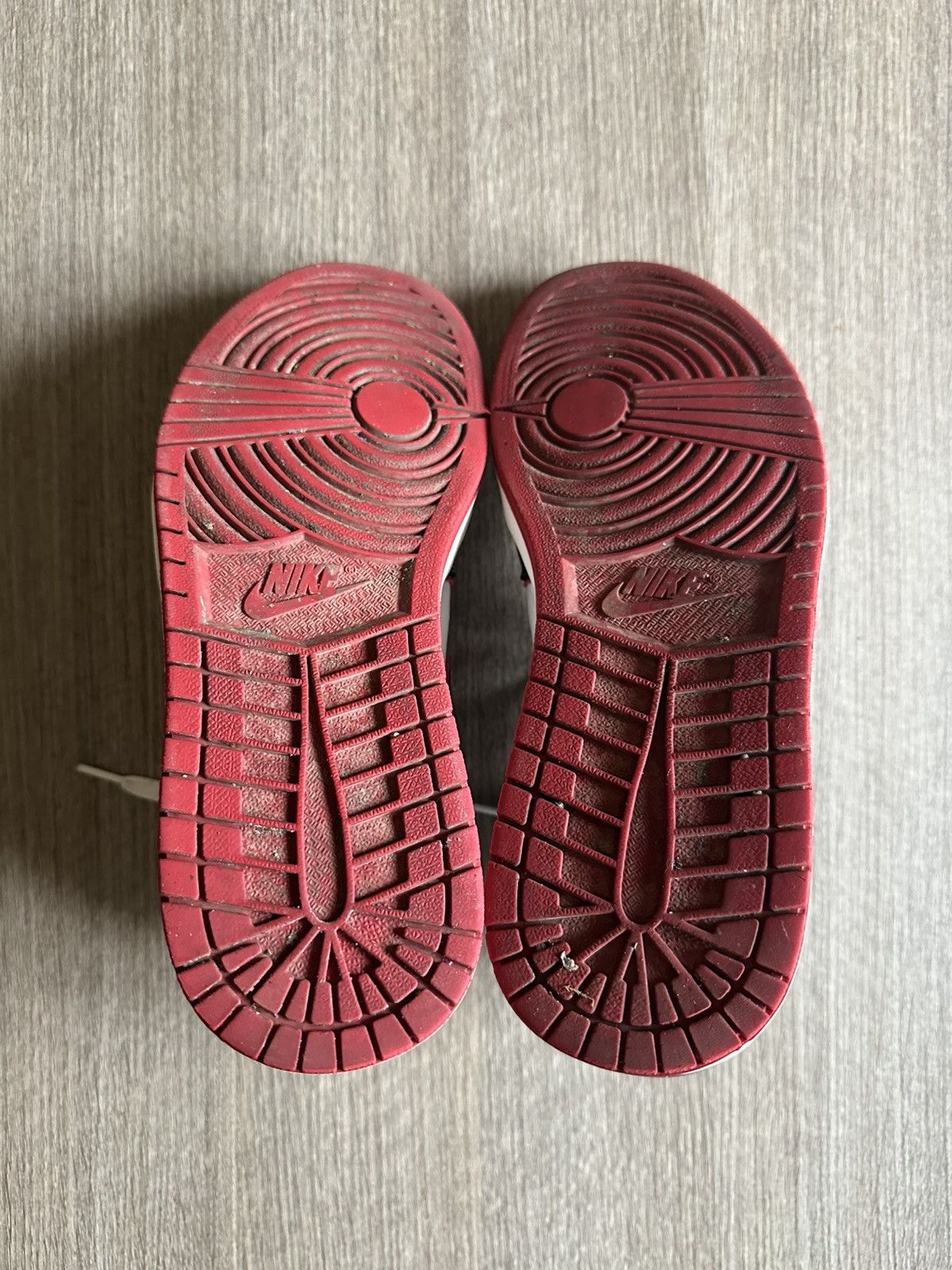 Jordan Brand Jordan 1 High Bloodline Size US 10.5 / EU 43-44 - 4 Thumbnail