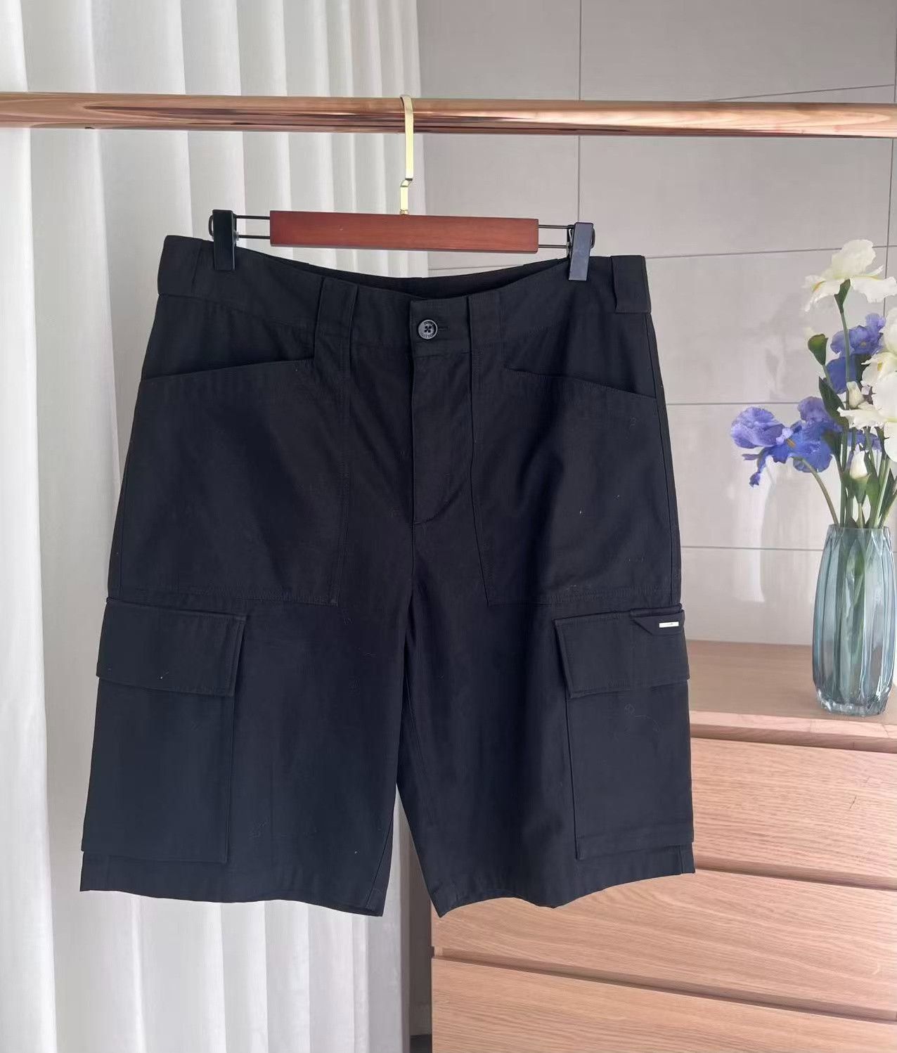 Louis Vuitton Louis Vuitton Black Cargo Shorts Size US 26 / EU 42 - 1 Thumbnail