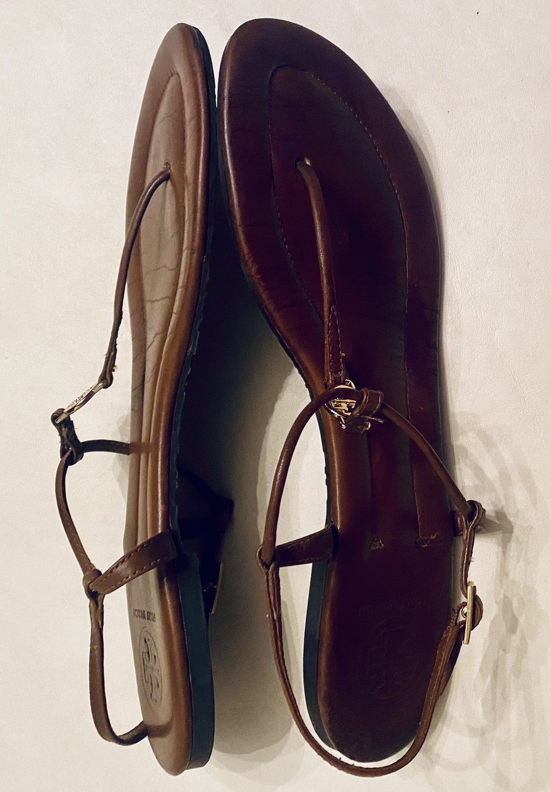 Tory Burch Tory Burch Brown Logo Coin T-Strap Leather Emmy Sandals 10.5 Size US 10.5 / IT 40.5 - 9 Thumbnail