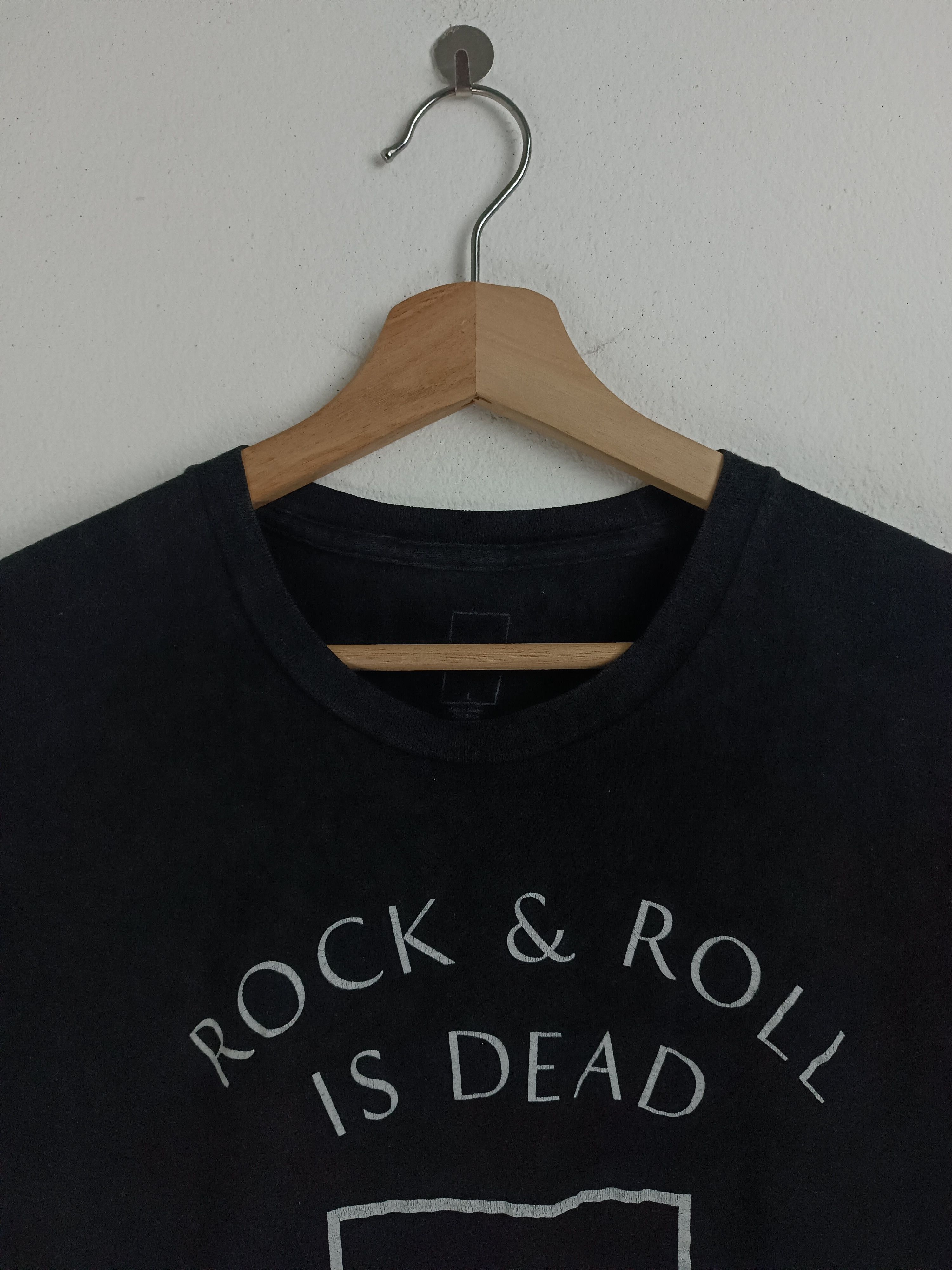 Vintage VINTAGE THE 1975 ROCK & ROLL IS DEAD TEE arctic strokes Size US L / EU 52-54 / 3 - 10 Thumbnail