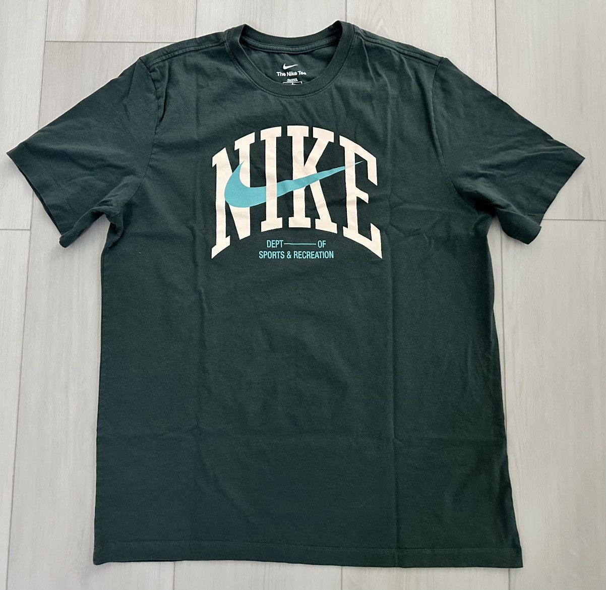 Nike Vintage nike sportswear tshirt tee green rare sz large tall Size US L / EU 52-54 / 3 - 1 Thumbnail