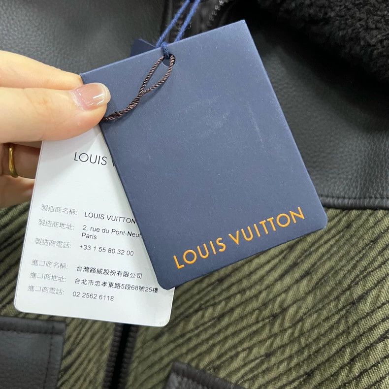 Louis Vuitton louis vuitton Army green patchwork logo jacket Size US S / EU 44-46 / 1 - 3 Thumbnail