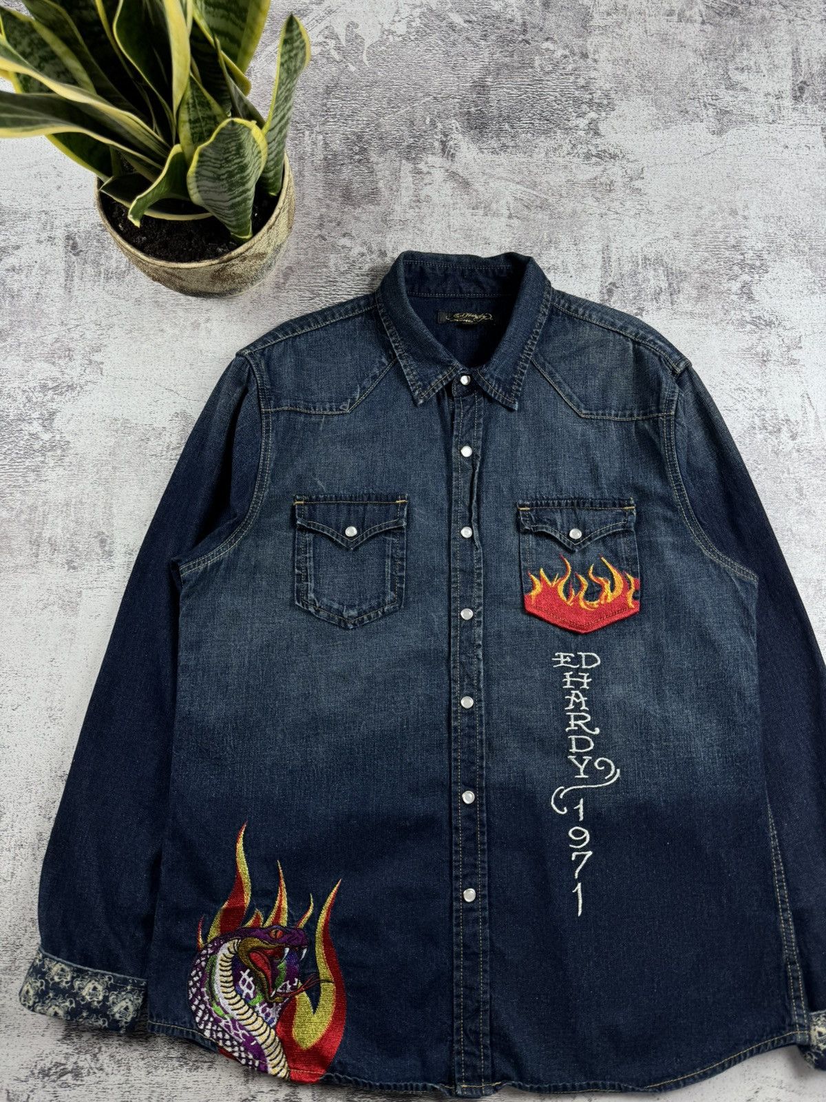 Ed Hardy Vintage Ed Hardy Dragon Y2K Denim Jeans Jacket Faded Shirt Size US XL / EU 56 / 4 - 14 Thumbnail