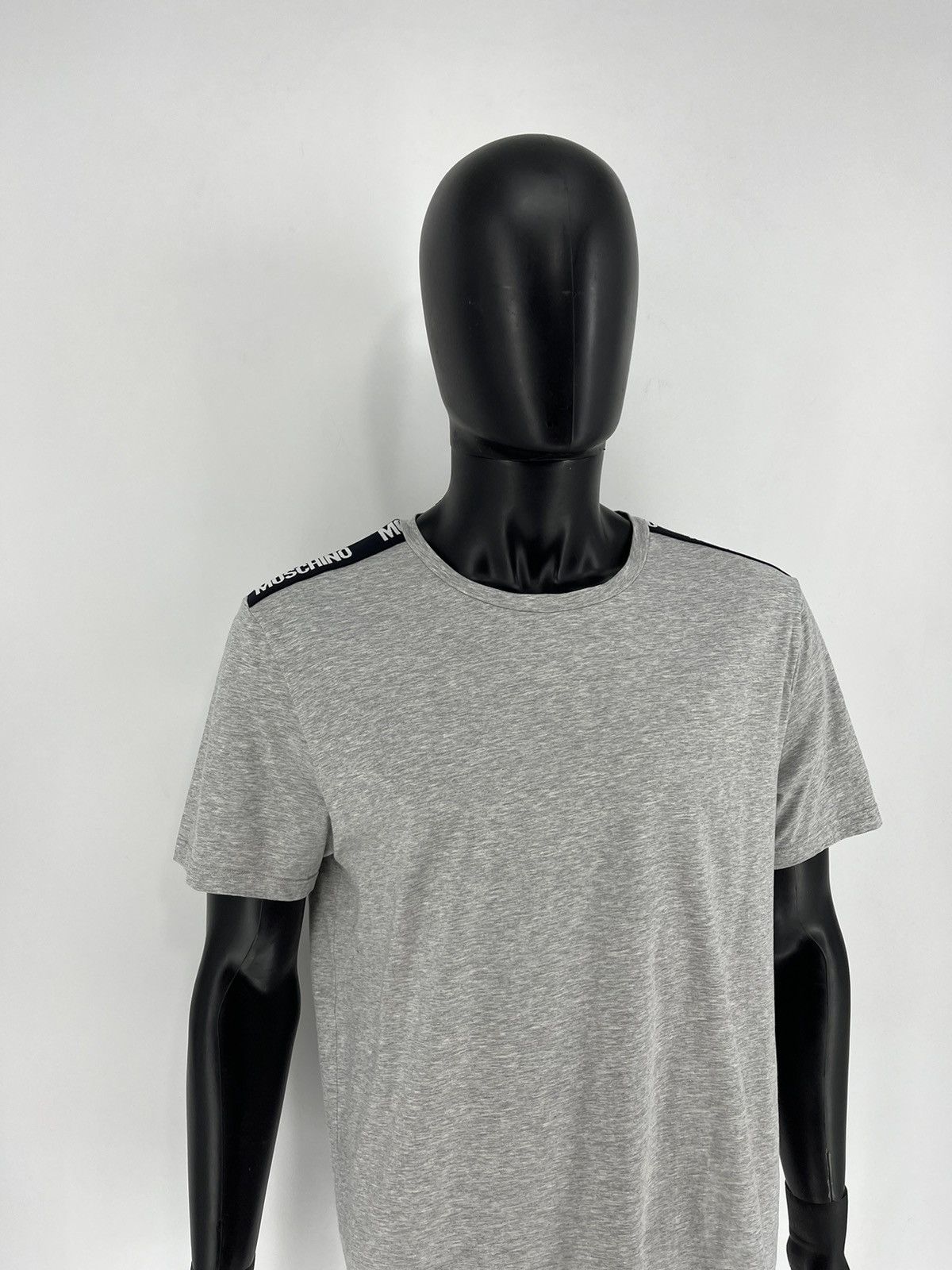 Moschino Vintage Y2K Moschino Blank Tee Shirt Mini logo luxury SizeXL Size US XL / EU 56 / 4 - 3 Thumbnail