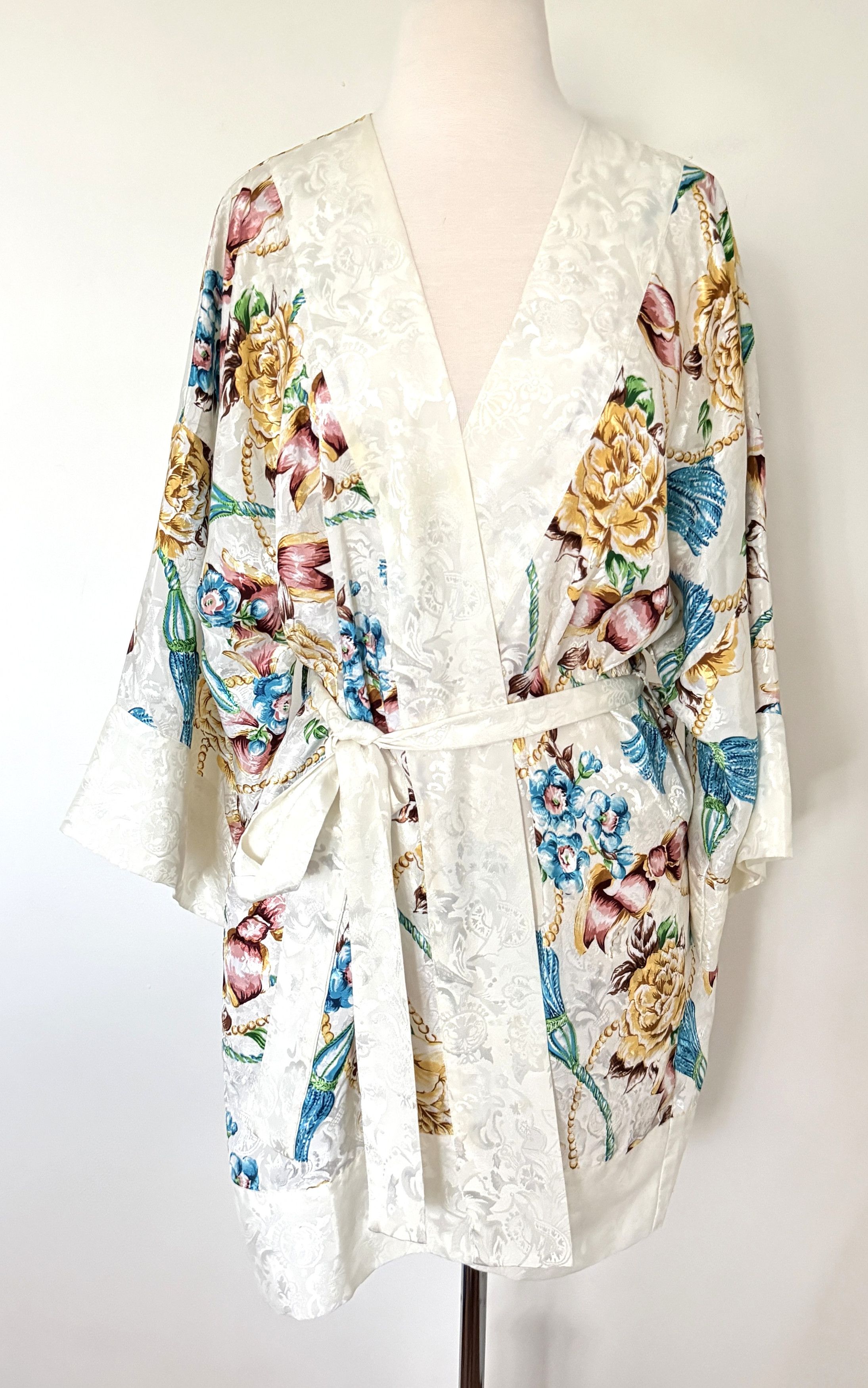 Victoria's Secret Victorias Secret Kimono Robe Floral Gold Label Coquette Size ONE SIZE - 2 Thumbnail