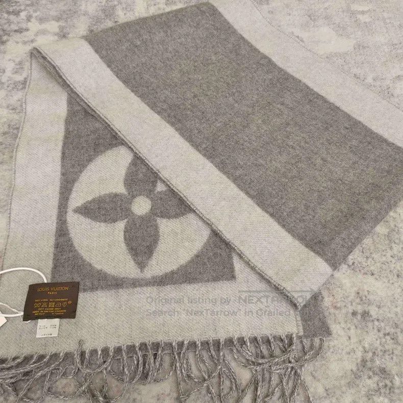 Louis Vuitton Louis Vuitton Grey logo wool tassel scarf Size ONE SIZE - 1 Thumbnail