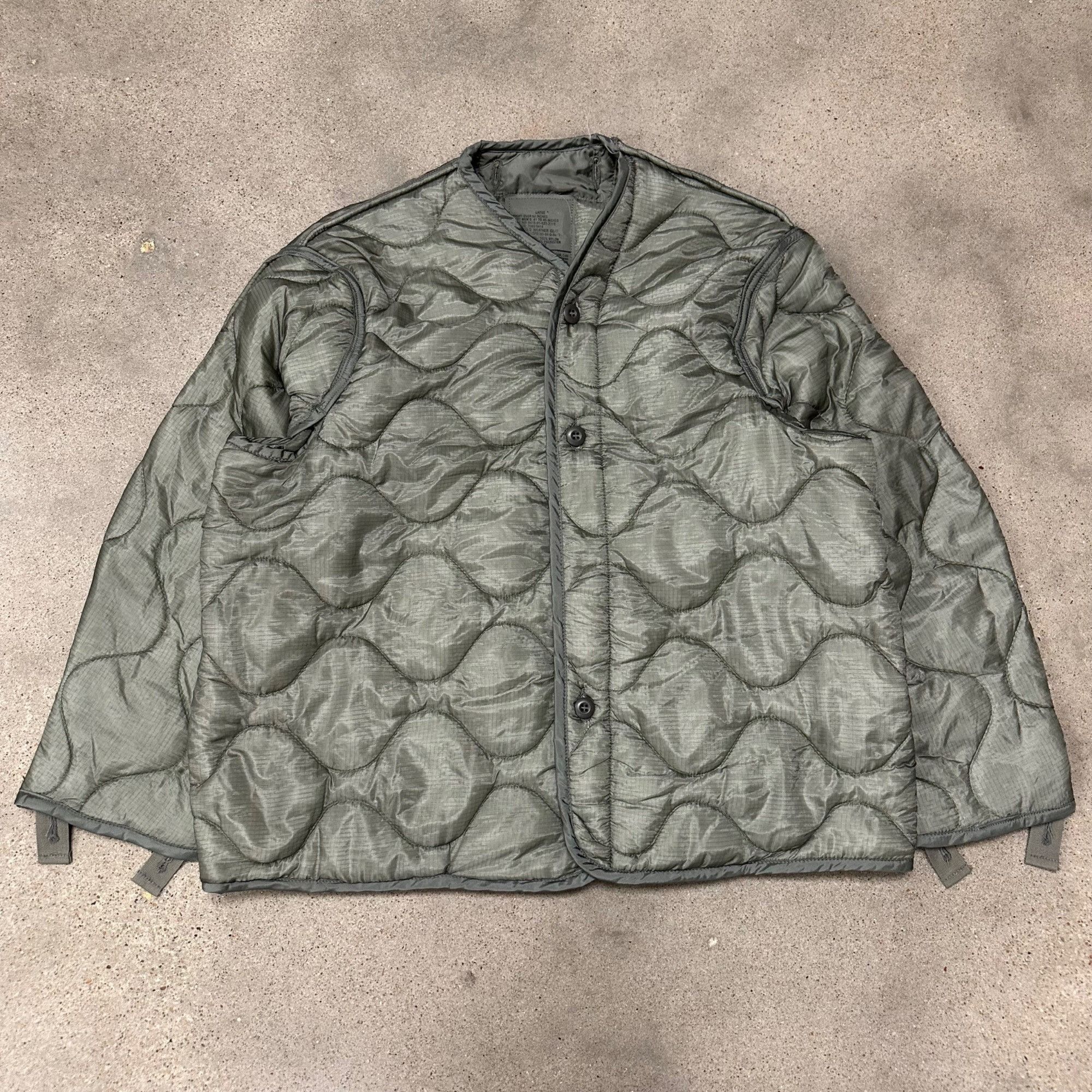 Vintage Vintage New Oldstock Military Liner Quilted Jacket Size US L / EU 52-54 / 3 - 1 Thumbnail